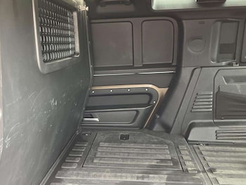 Used Land Rover Defender 2023 for sale - 78310503: Photo