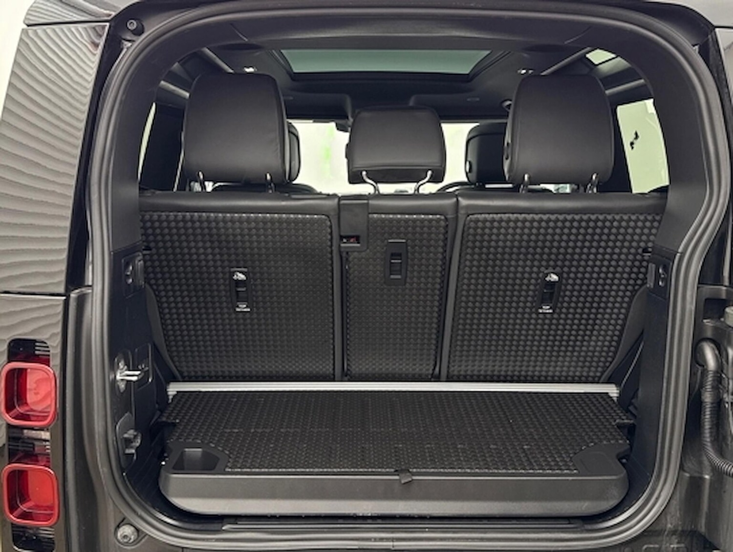 Used Land Rover Defender 2024 for sale - 78191720: Photo 12