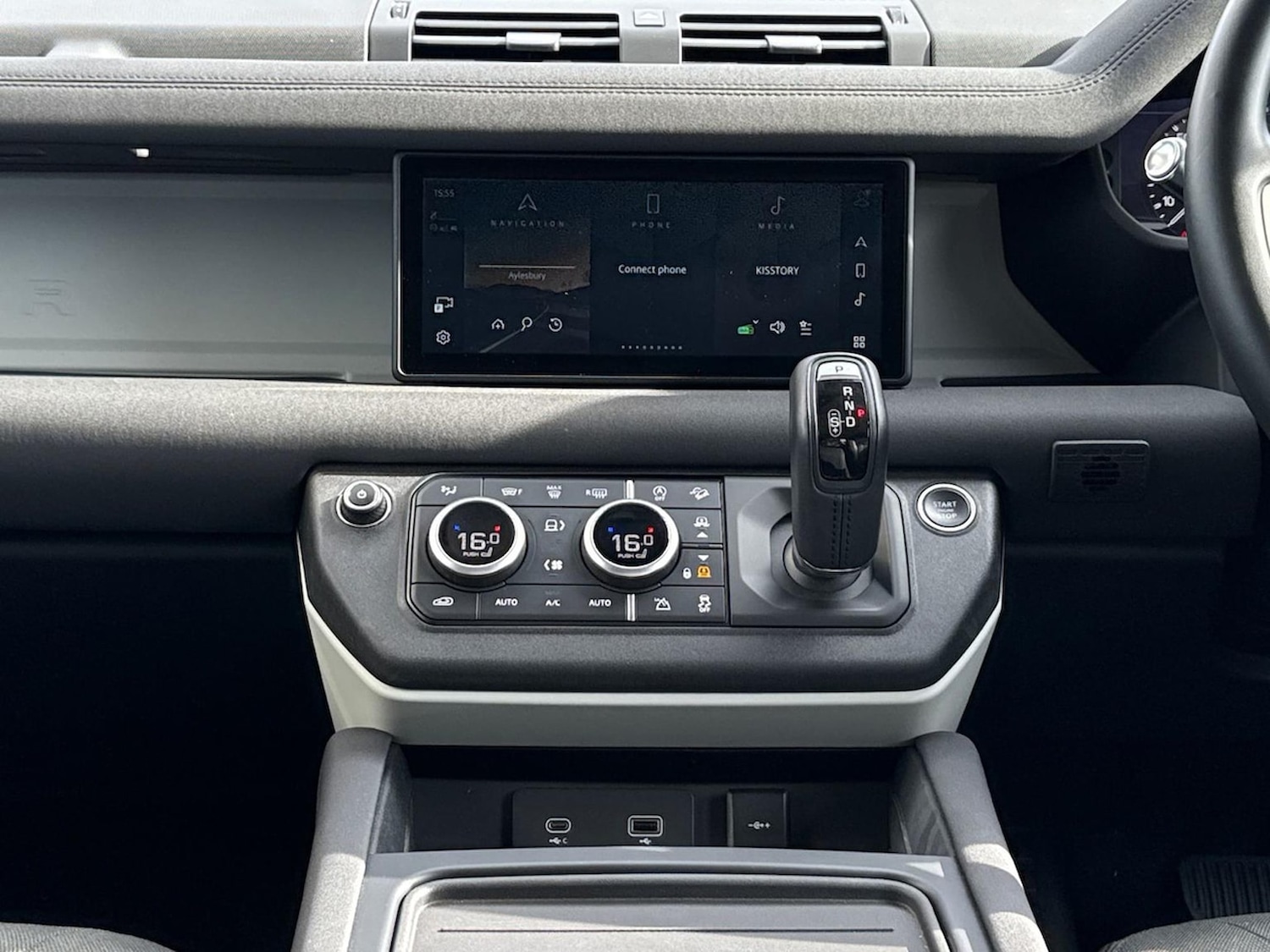 Used Land Rover Defender 2021 for sale - 76741196: Photo 14