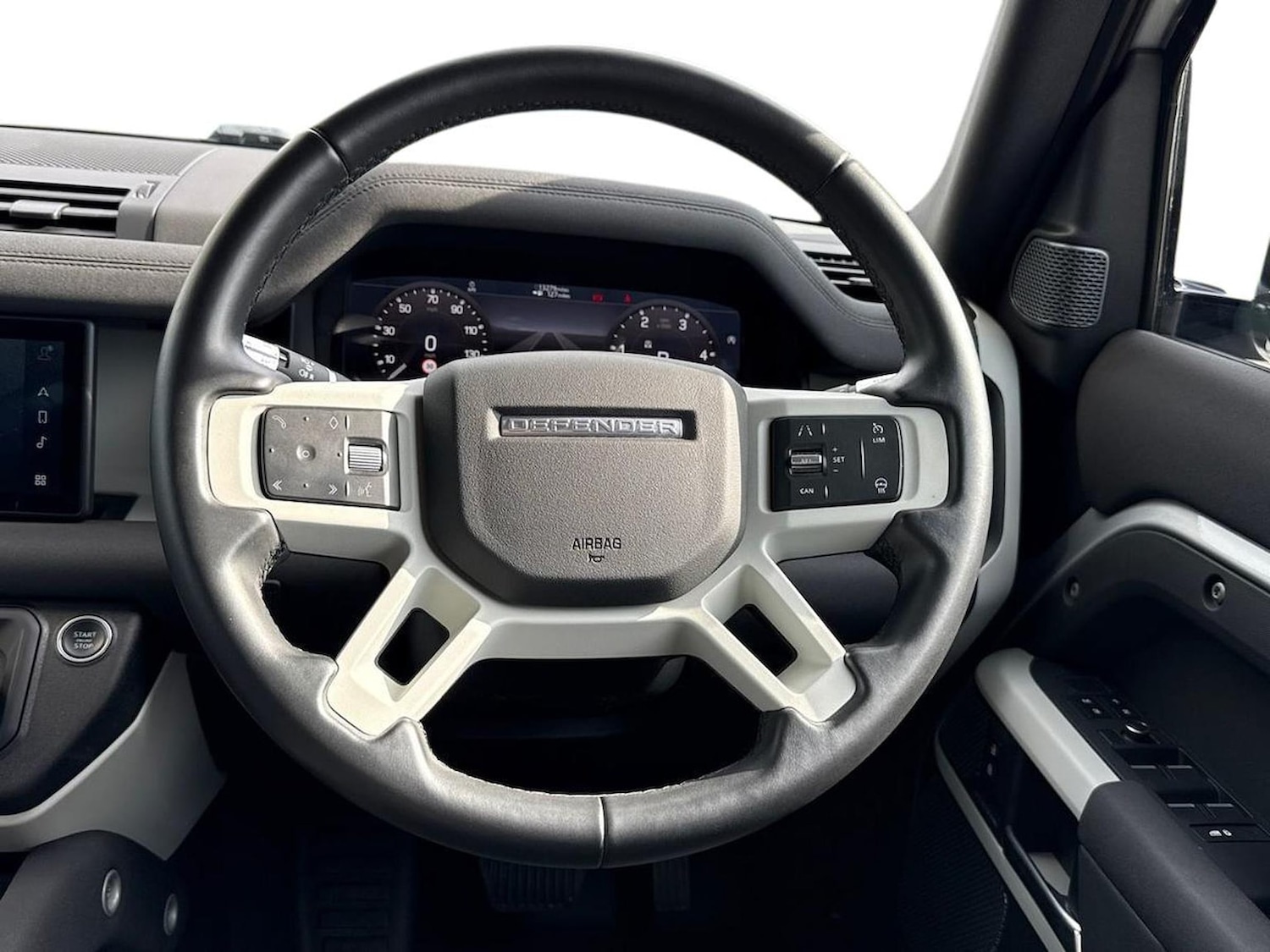 Used Land Rover Defender 2021 for sale - 76741196: Photo 15