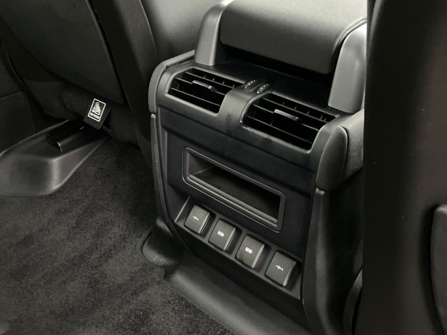 Used Land Rover Defender 2021 for sale - 76741196: Photo 18