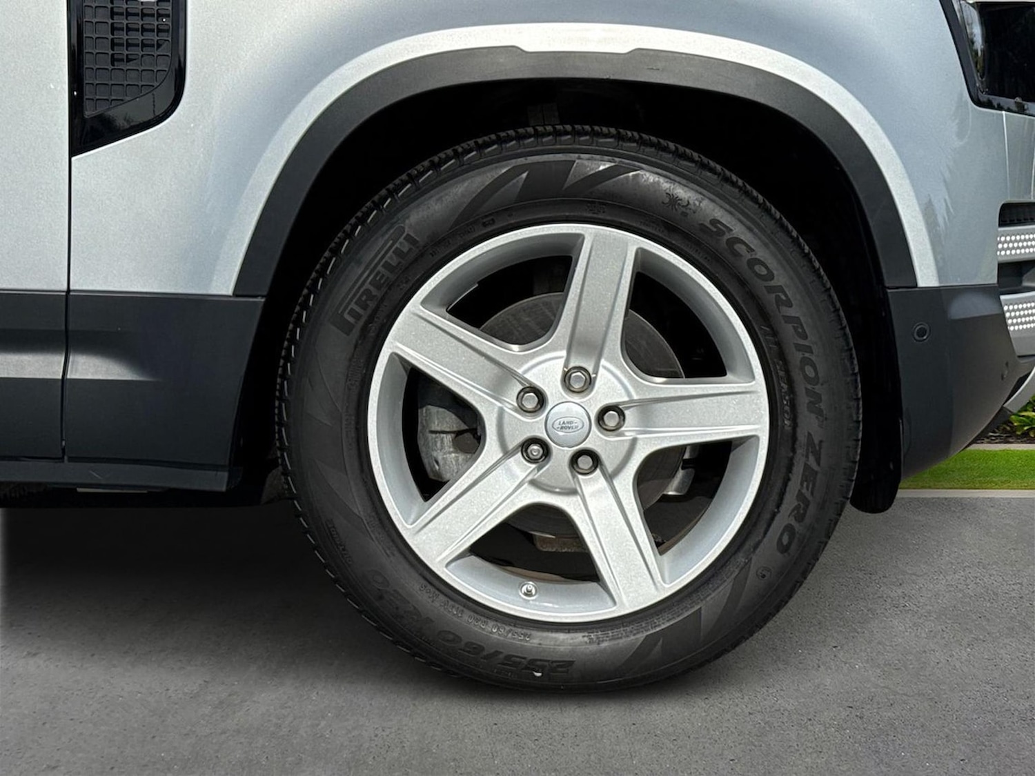 Used Land Rover Defender 2021 for sale - 76741196: Photo 8