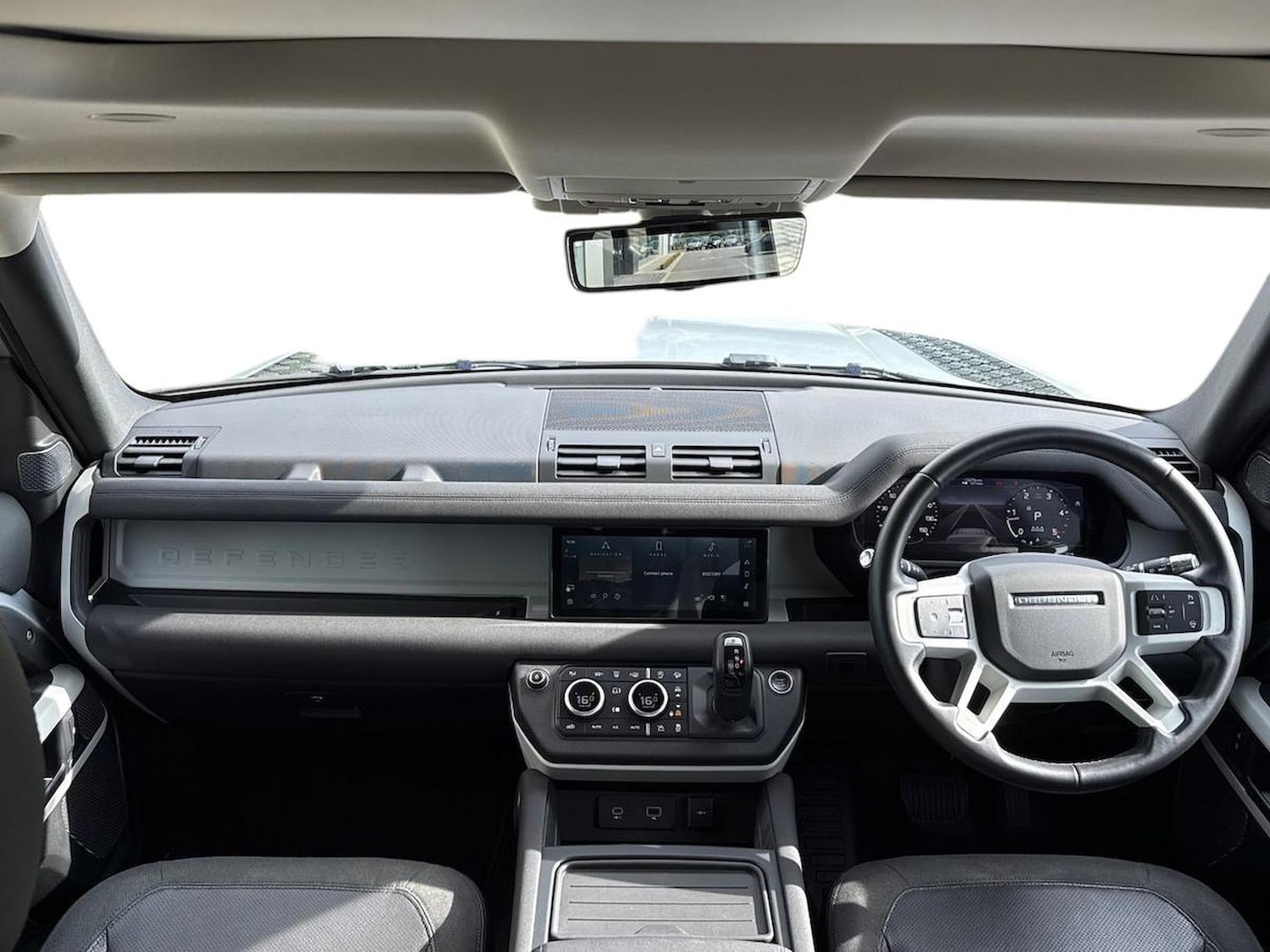 Used Land Rover Defender 2021 for sale - 76741196: Photo 9