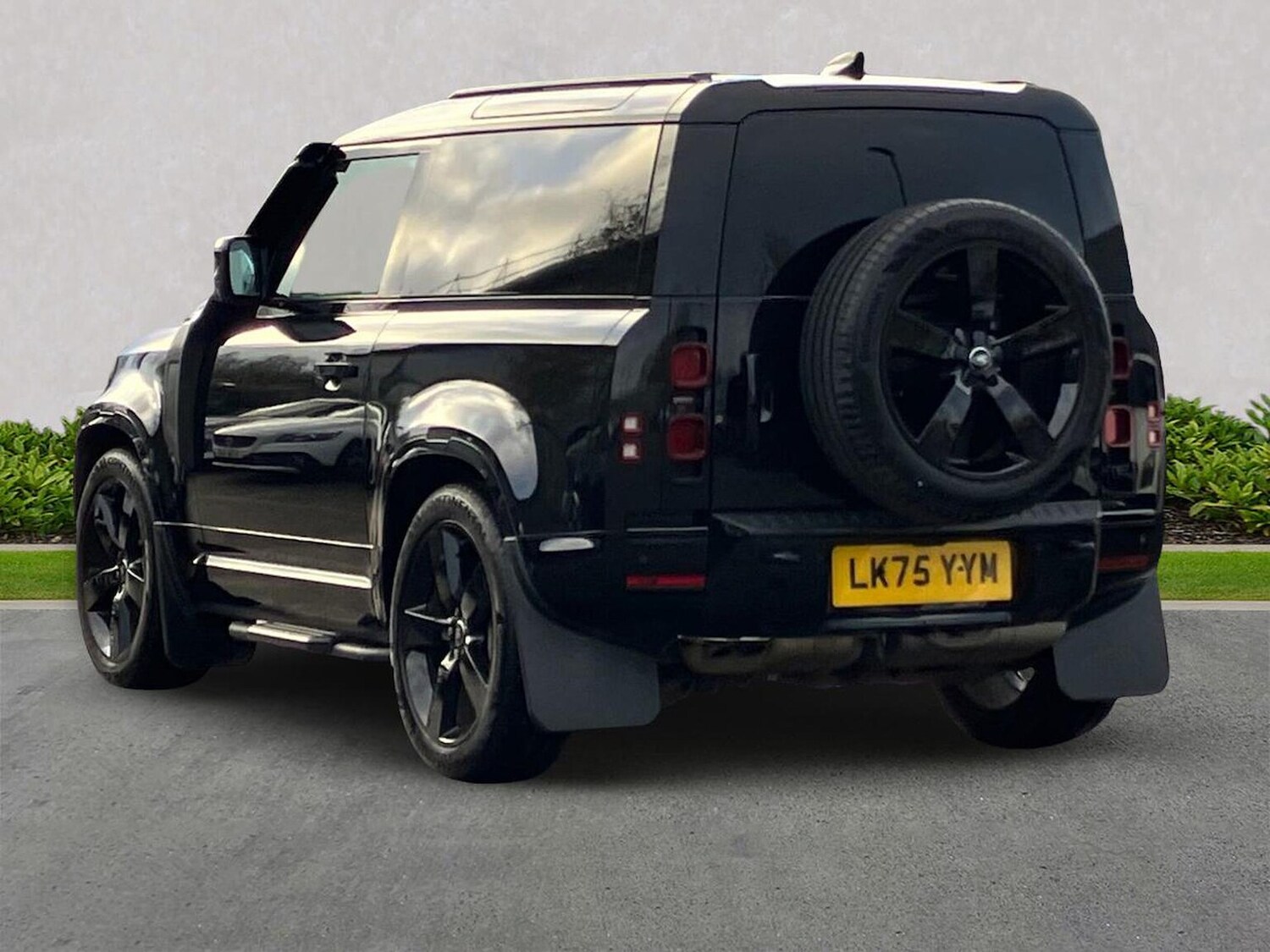 Used Land Rover Defender 2025 for sale - 77489377: Photo 2