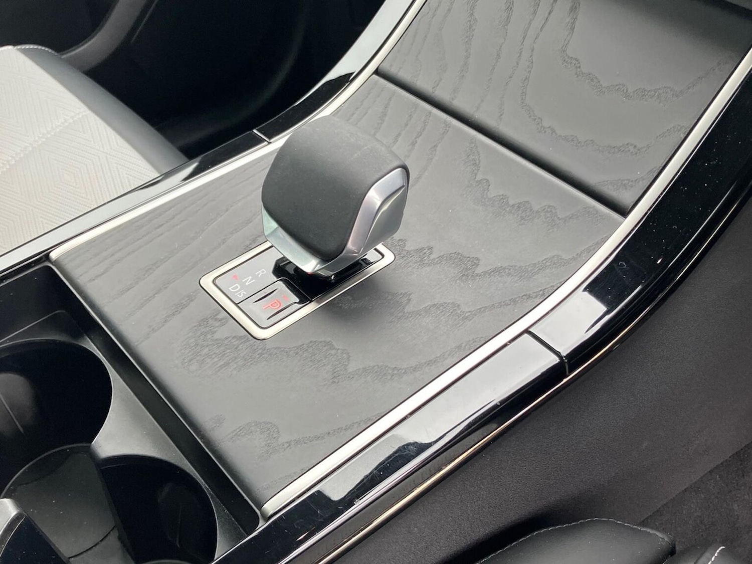 Used Land Rover Range Rover Velar 2025 for sale - 78191750: Photo 15