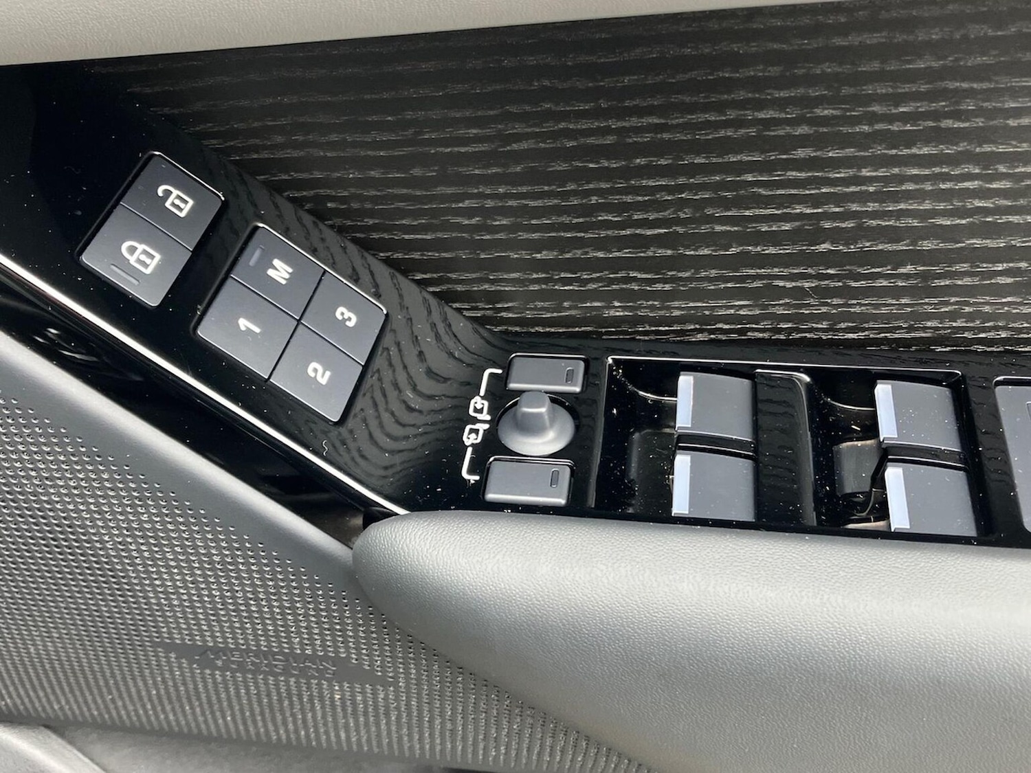 Used Land Rover Range Rover Velar 2025 for sale - 78191750: Photo 27