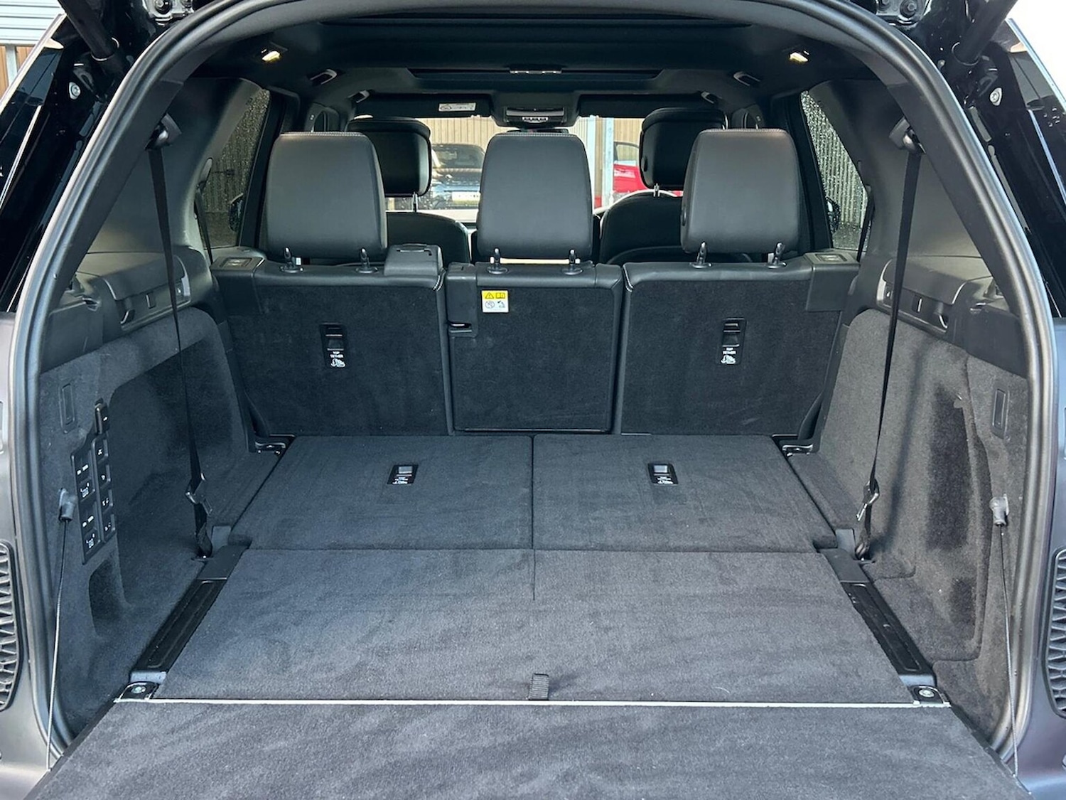 Used Land Rover Discovery 2023 for sale - 76837190: Photo 10