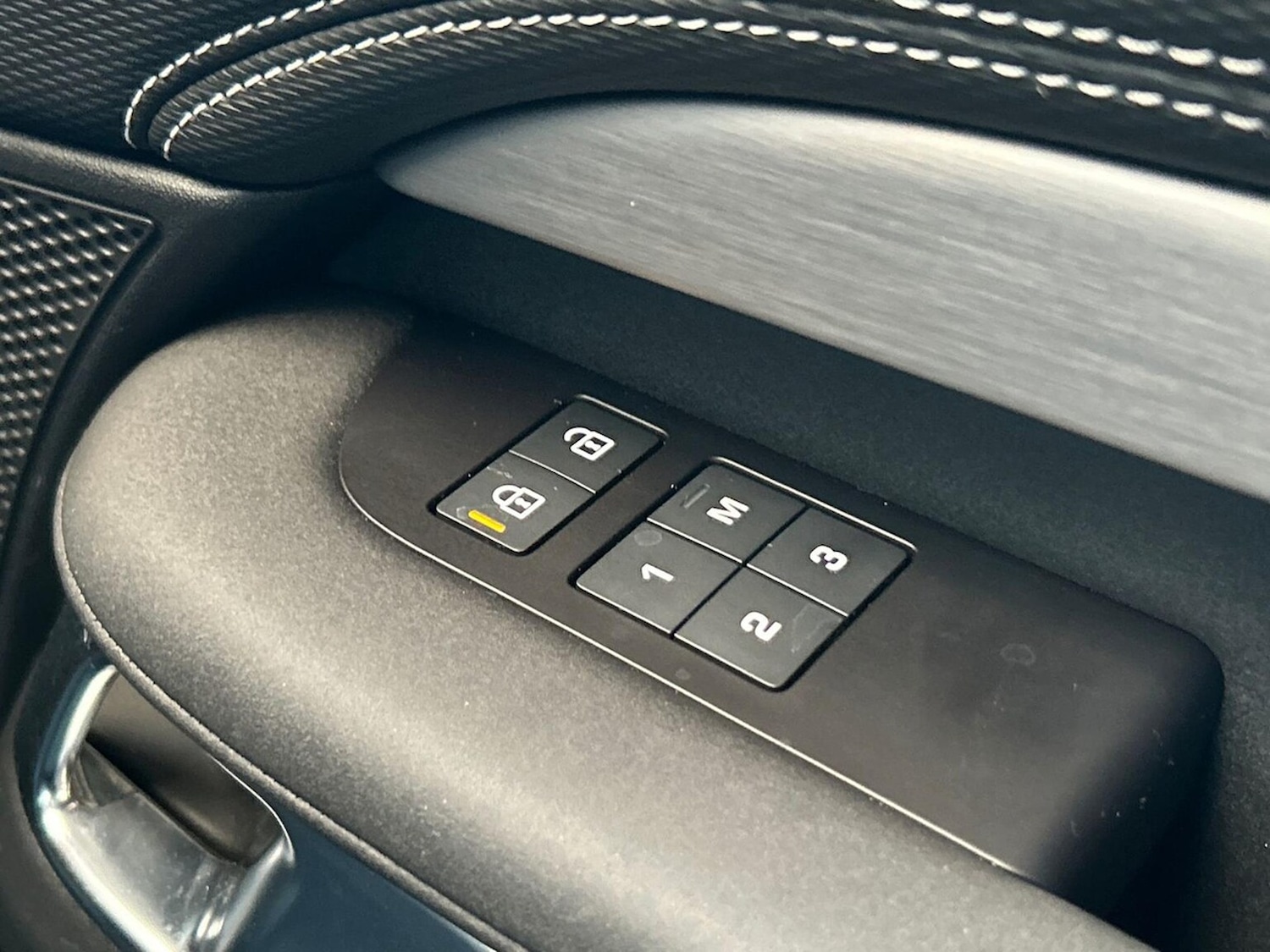 Used Land Rover Discovery 2023 for sale - 76837190: Photo 25