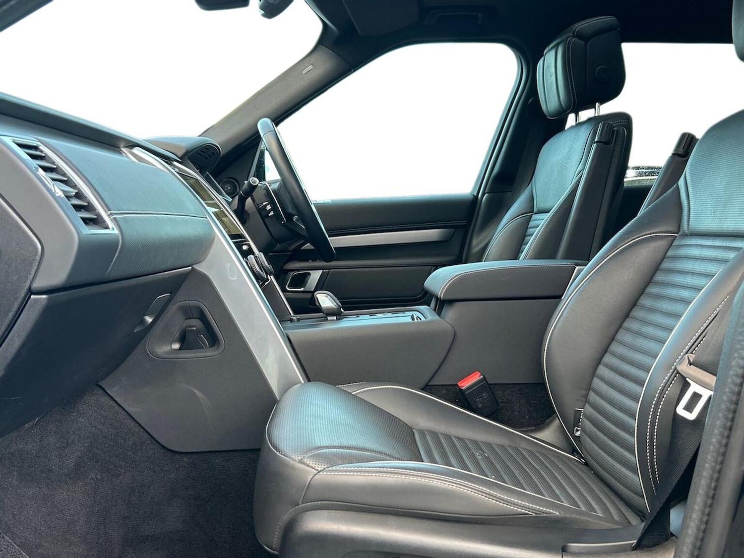 Used Land Rover Discovery 2023 for sale - 76837190: Photo 3