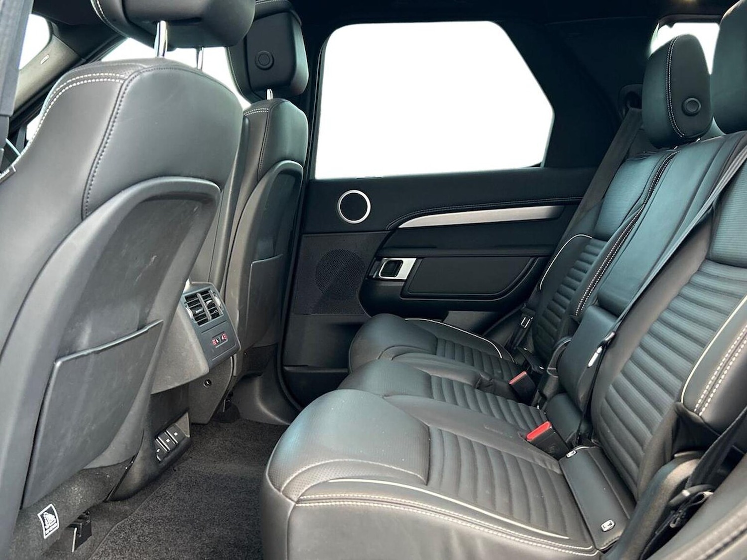 Used Land Rover Discovery 2023 for sale - 76837190: Photo 4