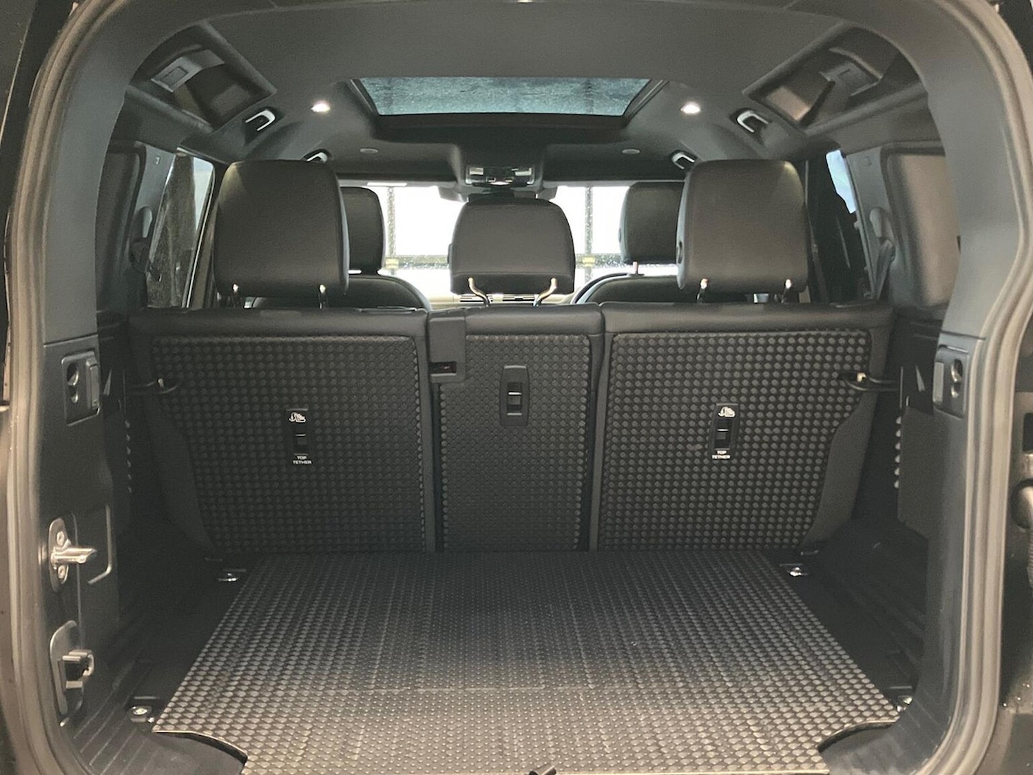 Used Land Rover Defender 2024 for sale - 77983998: Photo 10