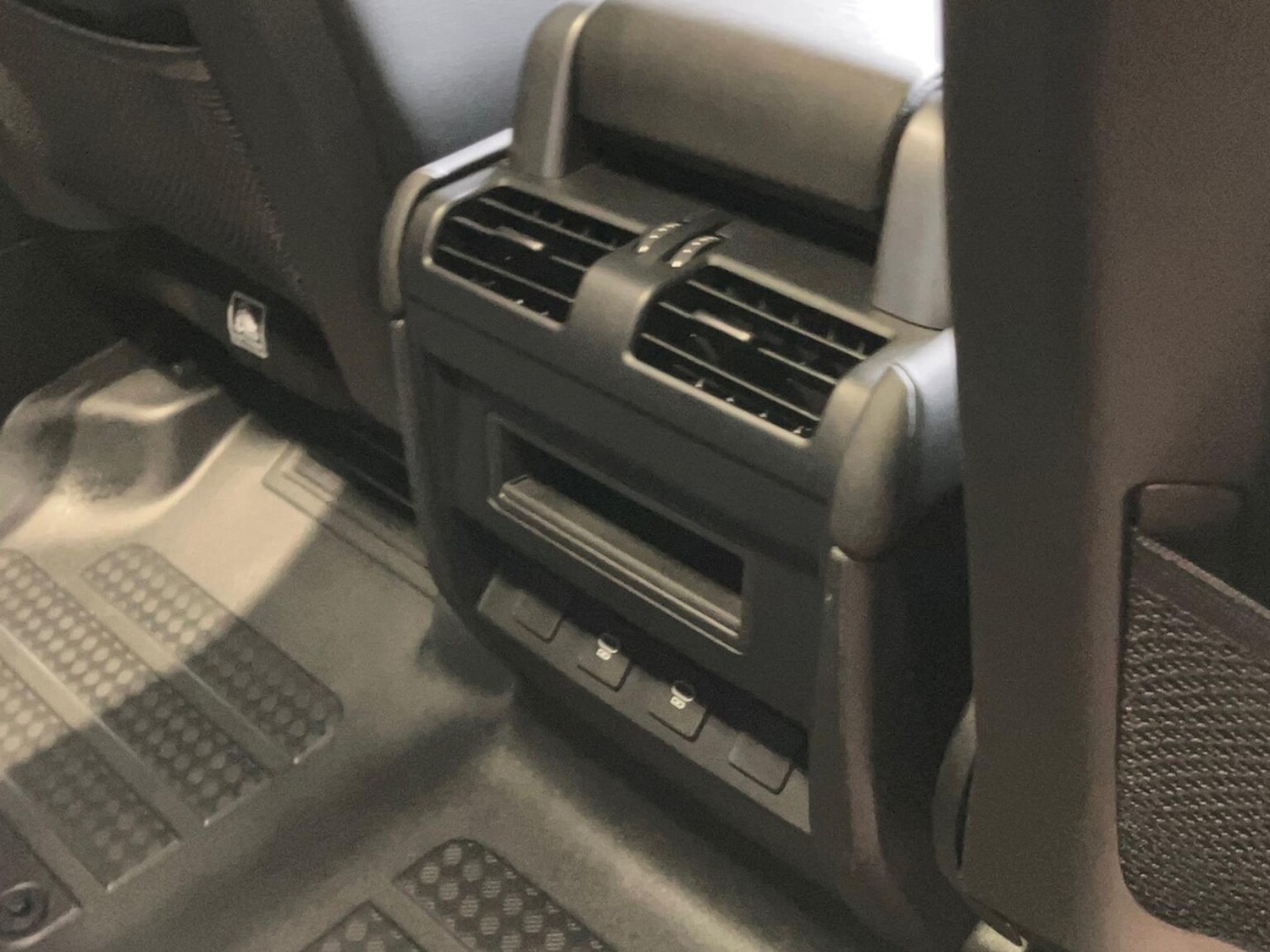 Used Land Rover Defender 2024 for sale - 77983998: Photo 18