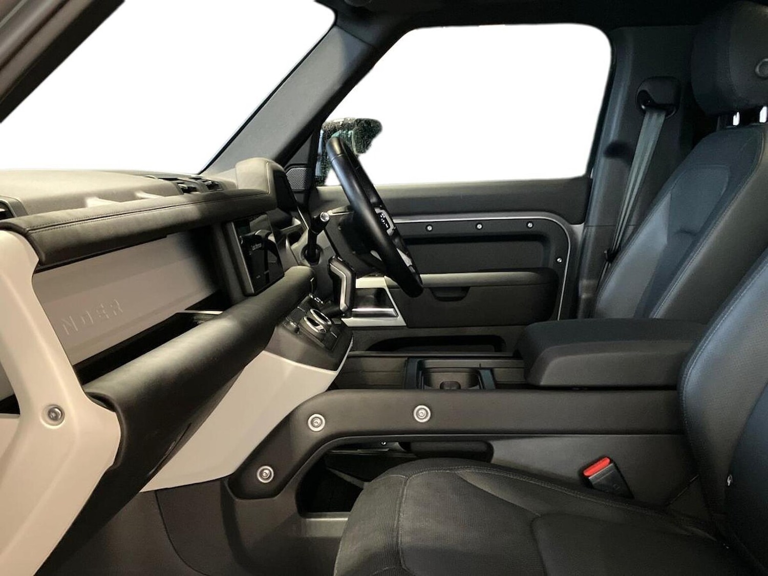 Used Land Rover Defender 2024 for sale - 77983998: Photo 3