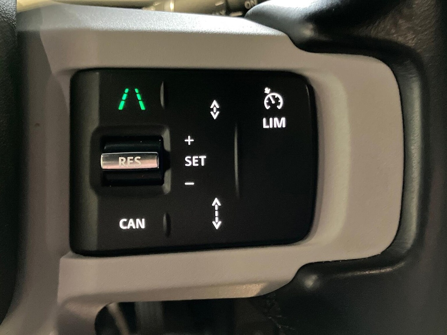 Used Land Rover Defender 2024 for sale - 77983998: Photo 31