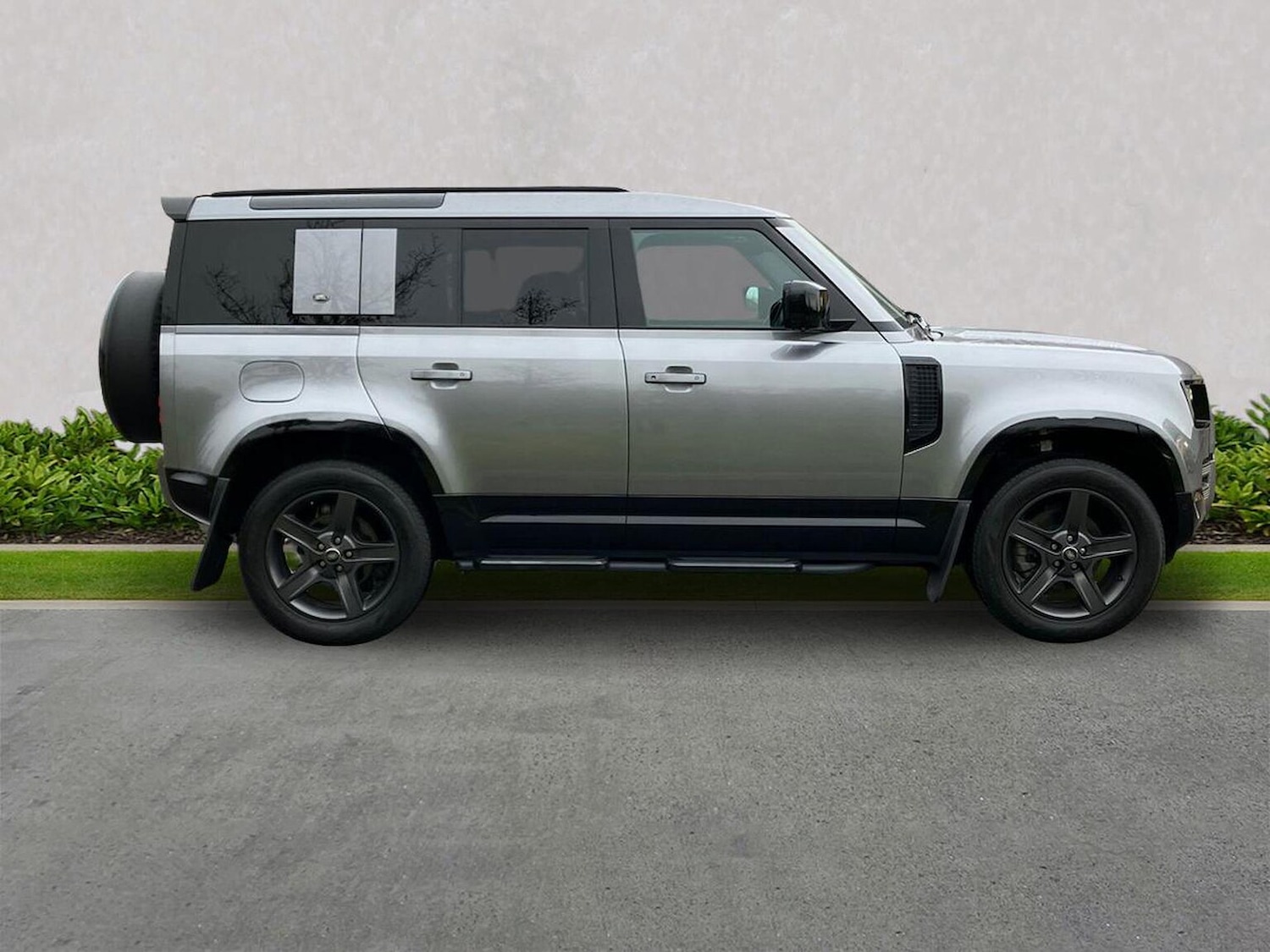 Used Land Rover Defender 2024 for sale - 77983998: Photo 5