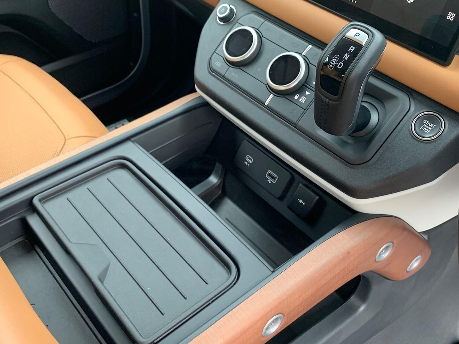 Used Land Rover Defender 2024 for sale - 76605541: Photo 13