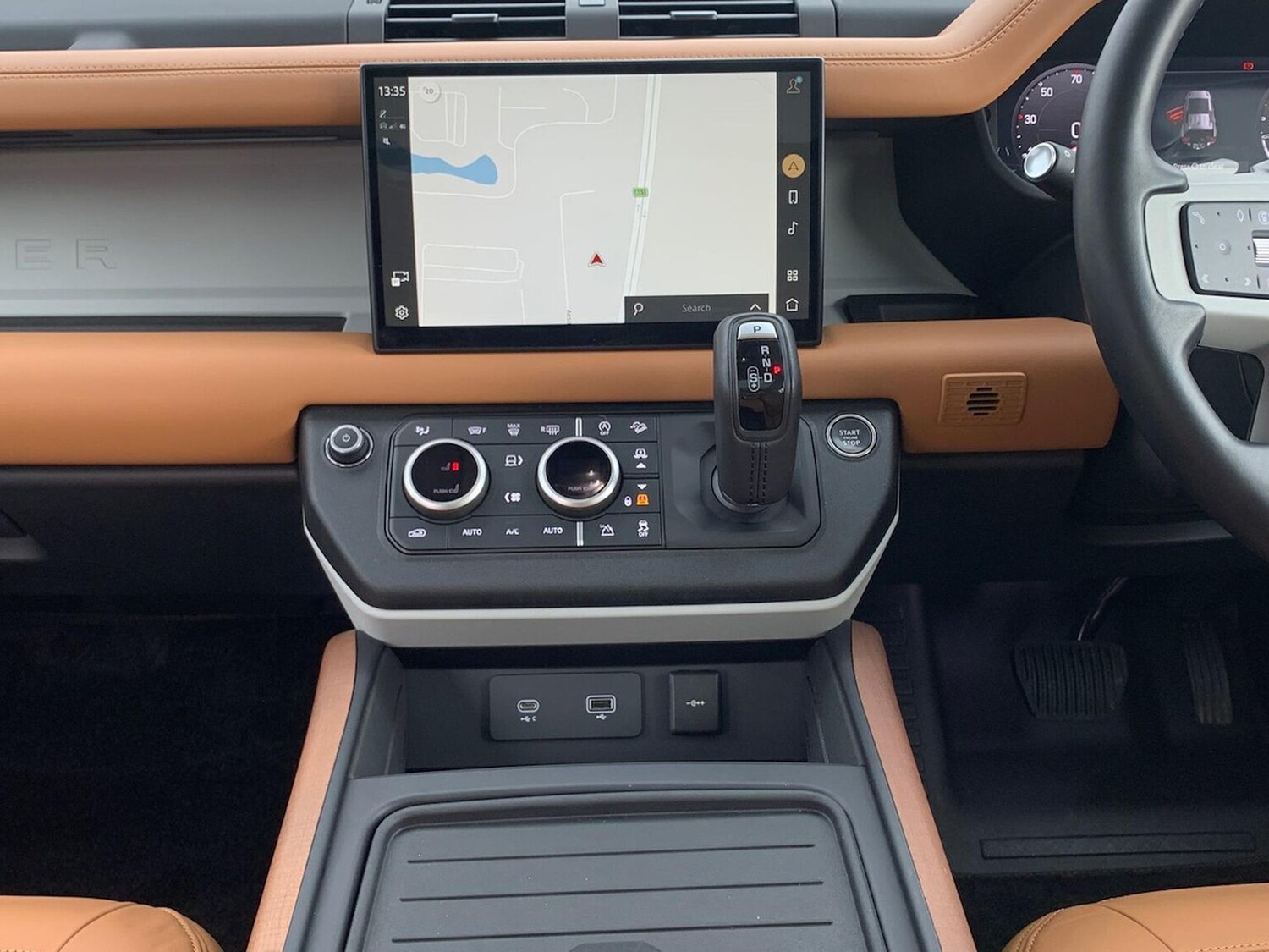 Used Land Rover Defender 2024 for sale - 76605541: Photo 14