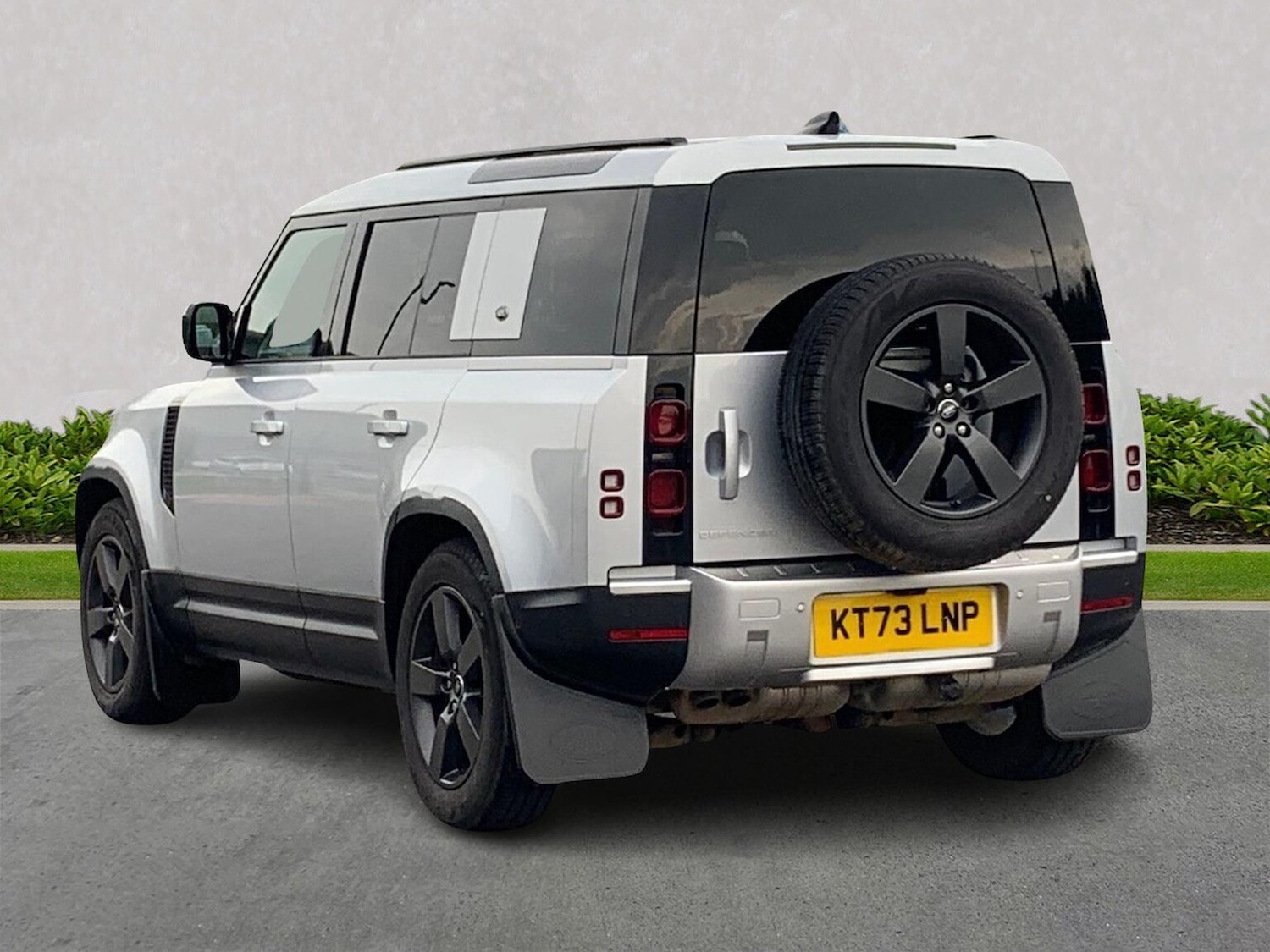 Used Land Rover Defender 2024 for sale - 76605541: Photo 2