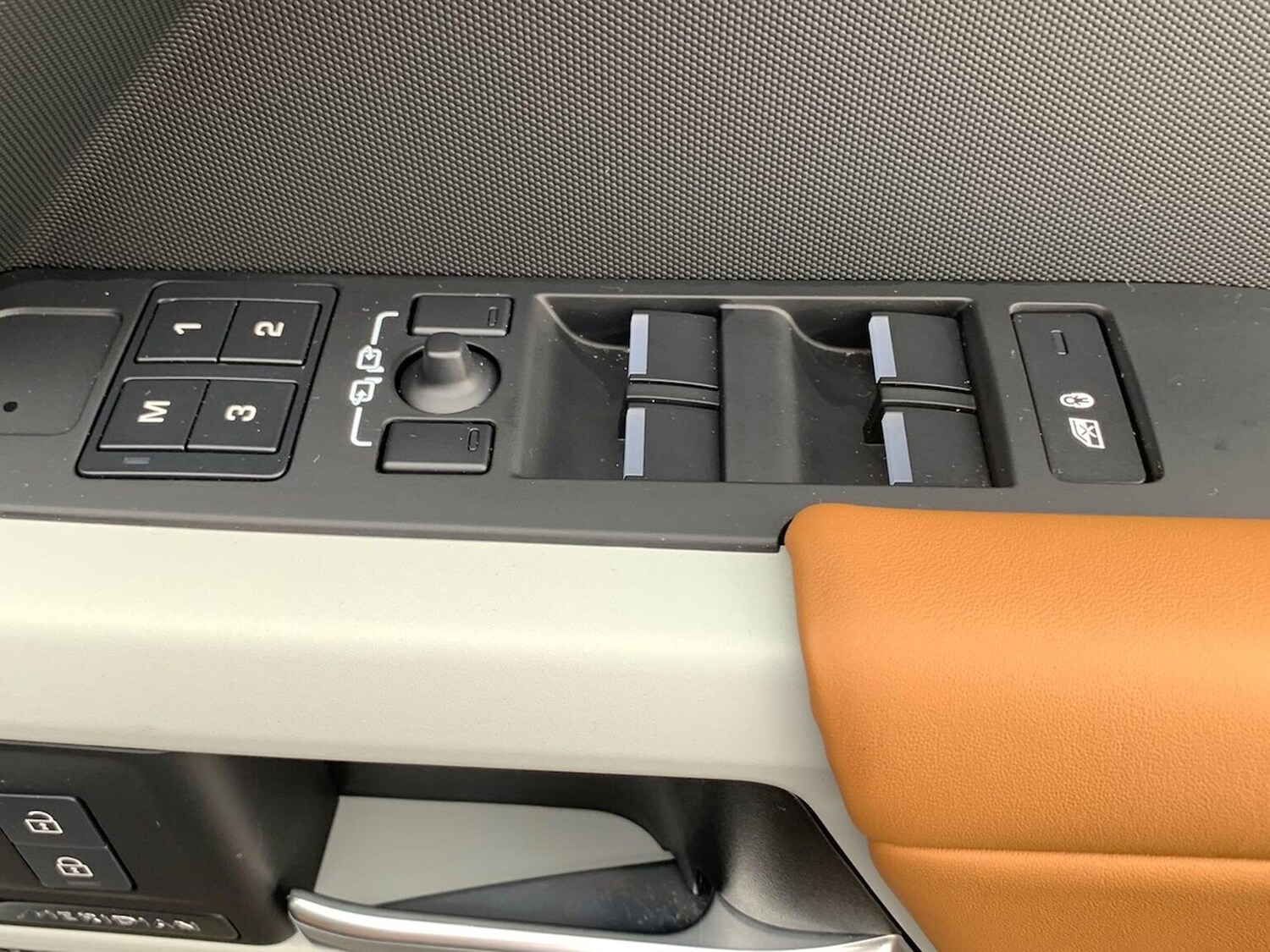 Used Land Rover Defender 2024 for sale - 76605541: Photo 25