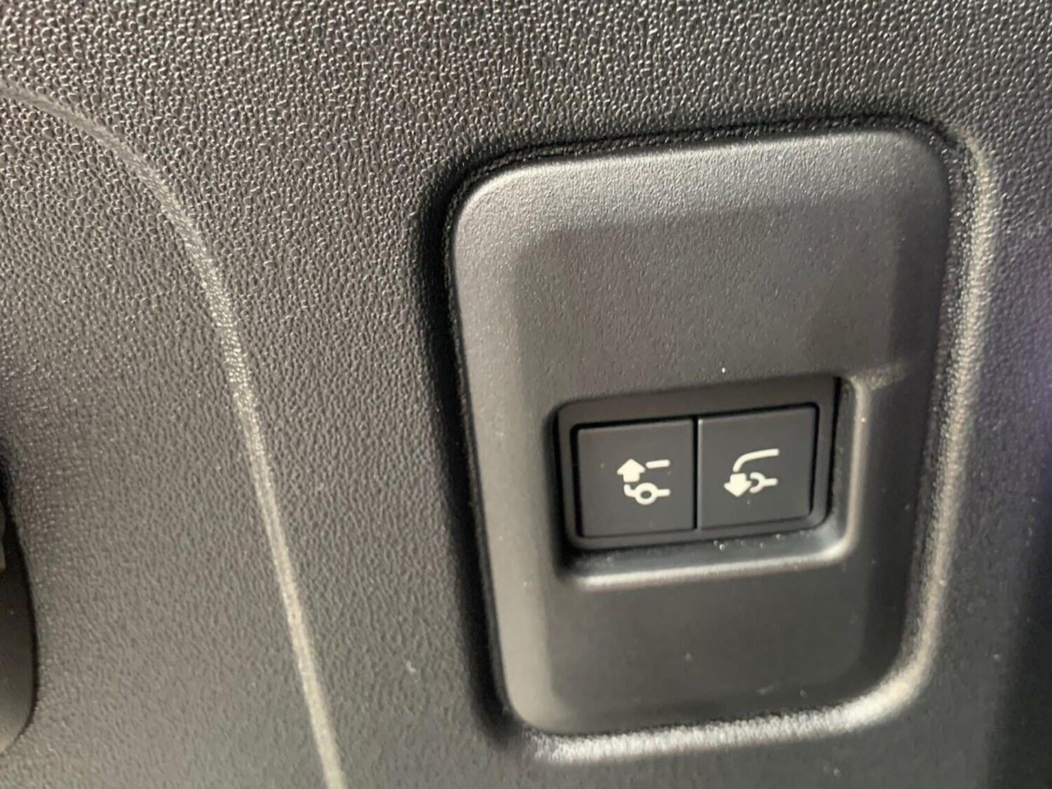 Used Land Rover Defender 2024 for sale - 76605541: Photo 27