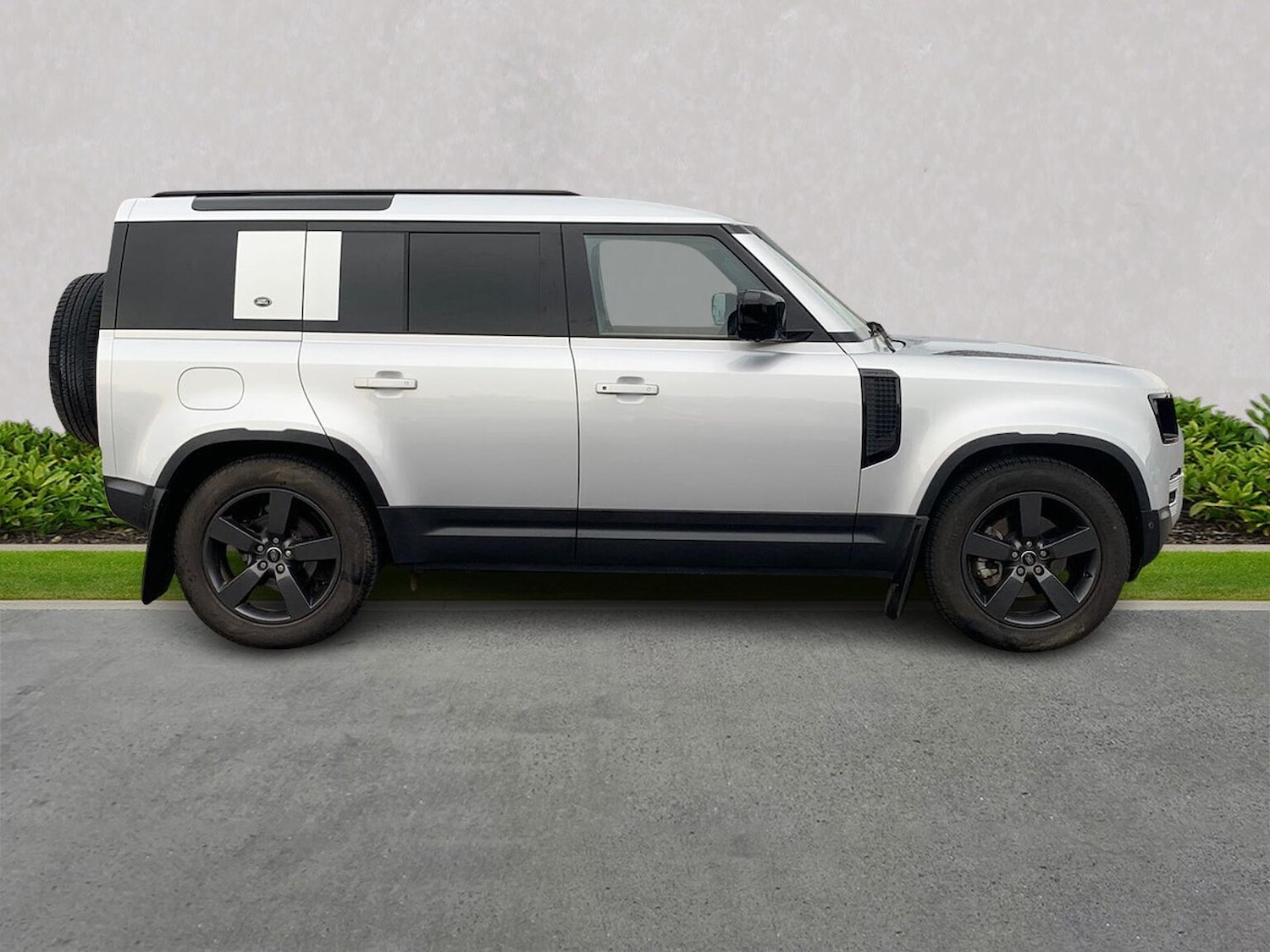 Used Land Rover Defender 2024 for sale - 76605541: Photo 5