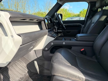 Used Land Rover Defender 2023 for sale - 78332642: Photo