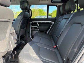 Used Land Rover Defender 2023 for sale - 78332642: Photo