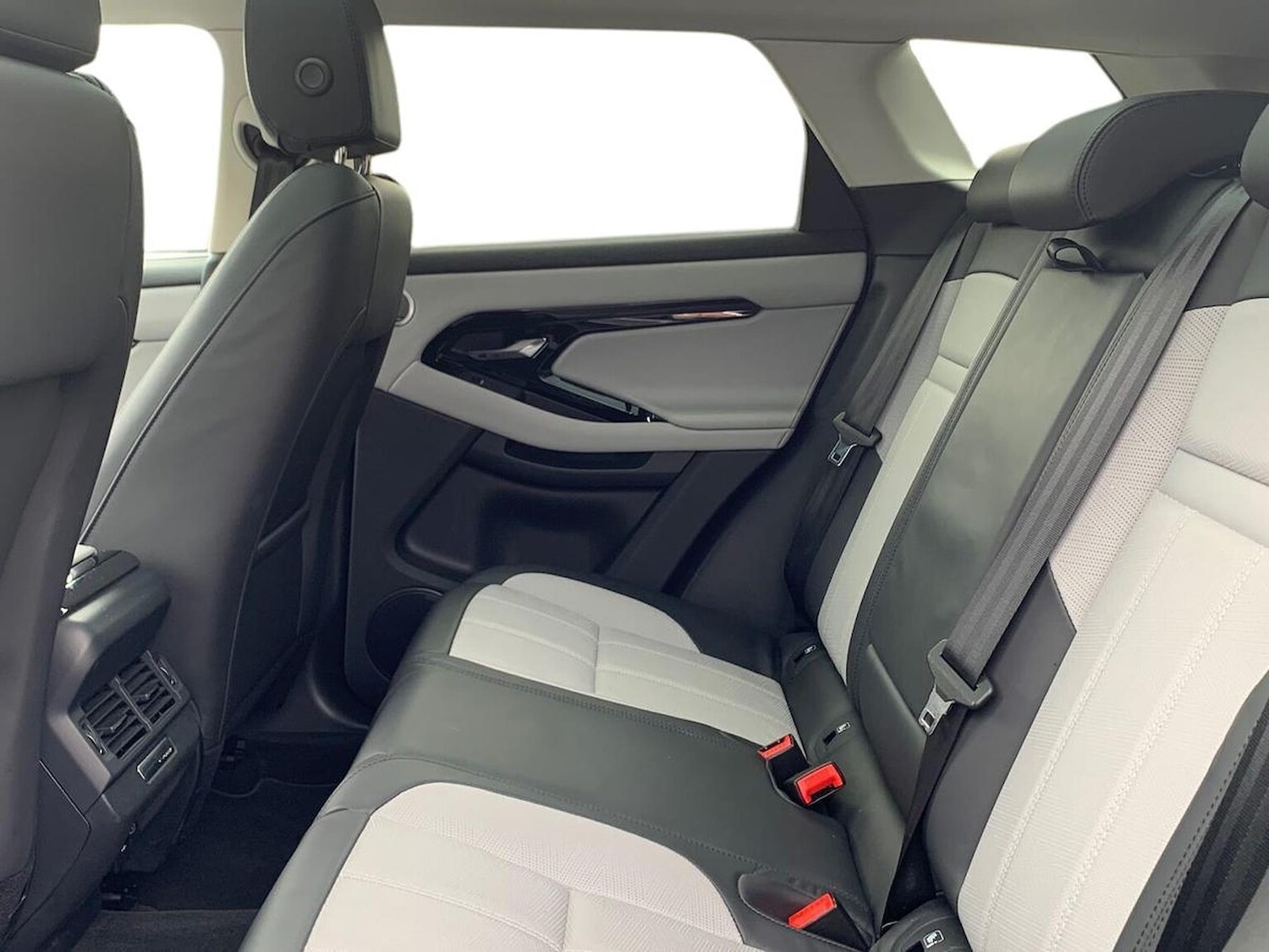 Used Land Rover Range Rover Evoque 2025 for sale - 77488139: Photo 4