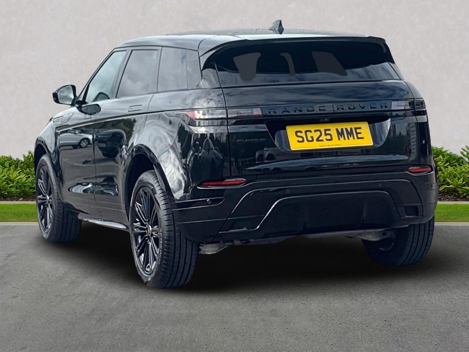 Used Land Rover Range Rover Evoque 2025 for sale - 76181399: Photo 2