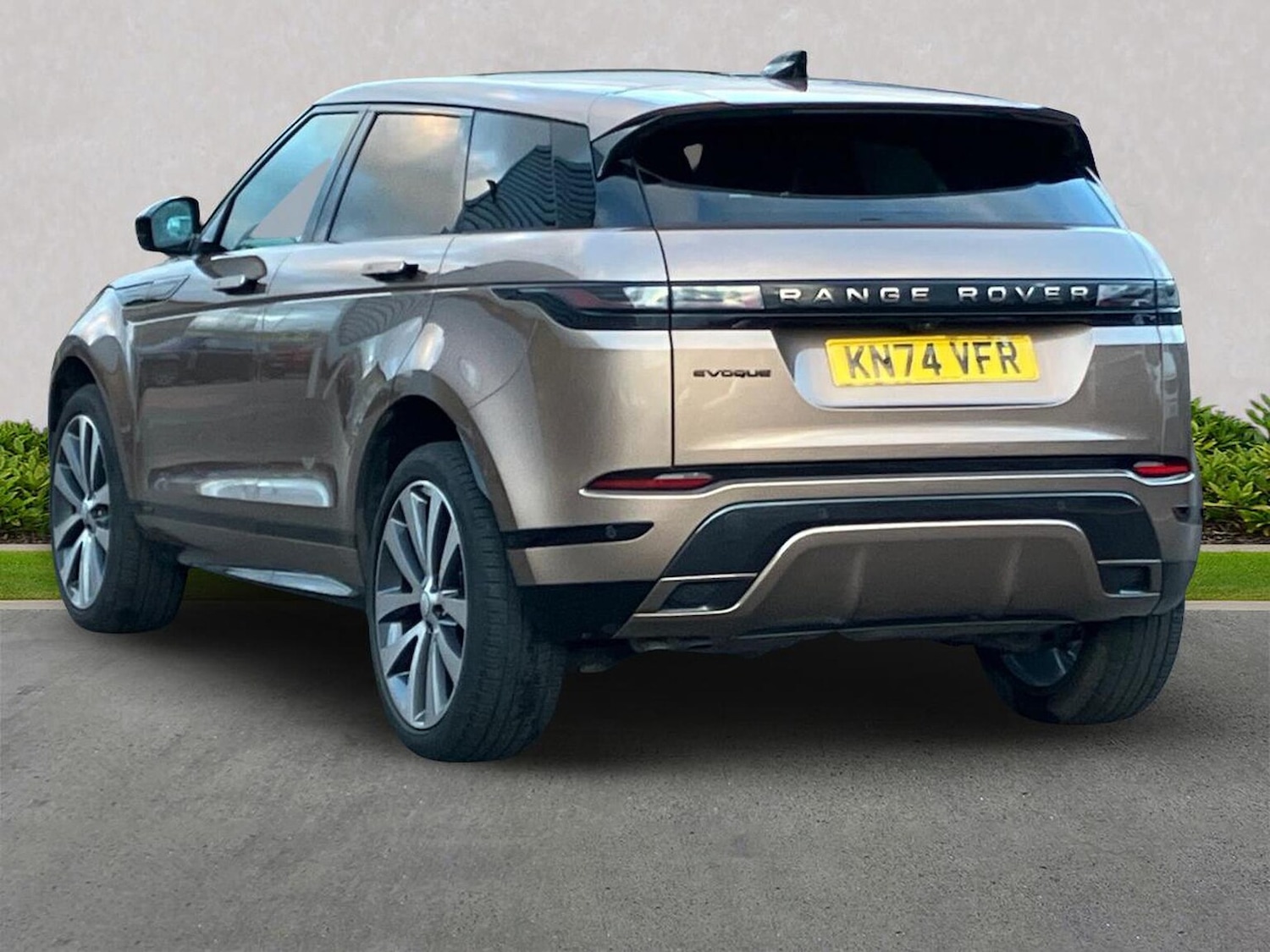 Used Land Rover Range Rover Evoque 2024 for sale - 78057143: Photo 2