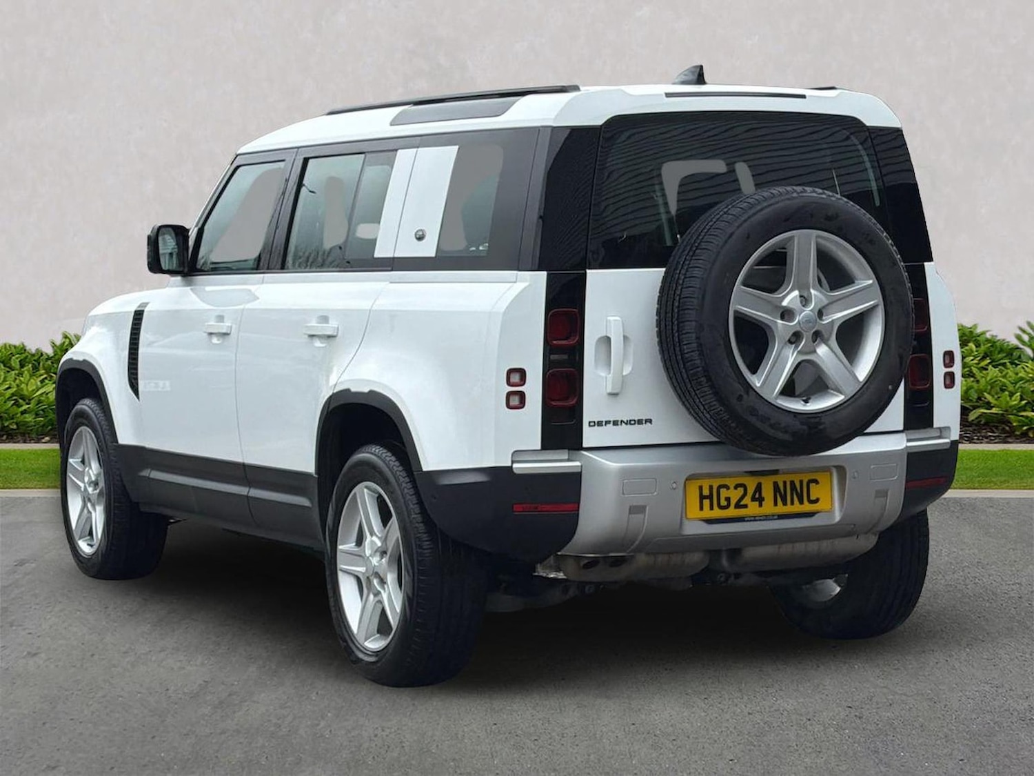 Used Land Rover Defender 2024 for sale - 78191661: Photo 2