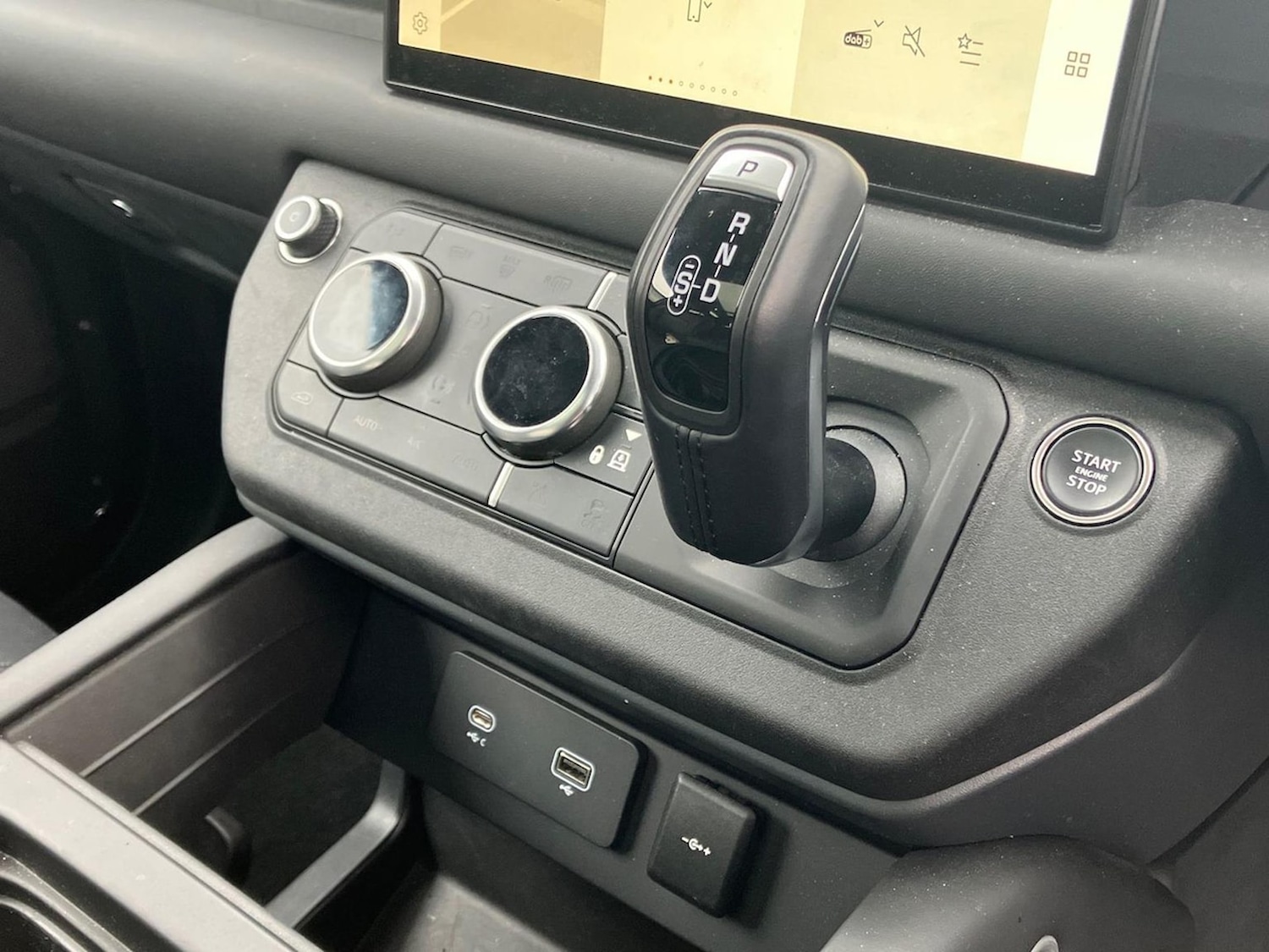 Used Land Rover Defender 2023 for sale - 78191744: Photo 15