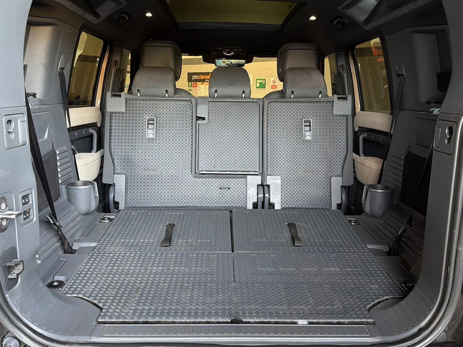 Used Land Rover Defender 2023 for sale - 77488137: Photo 30