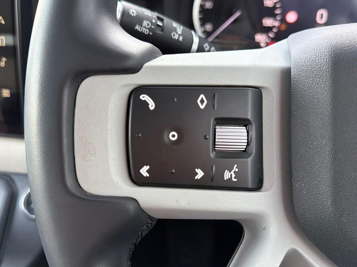 Used Land Rover Defender 2023 for sale - 77488137: Photo 35