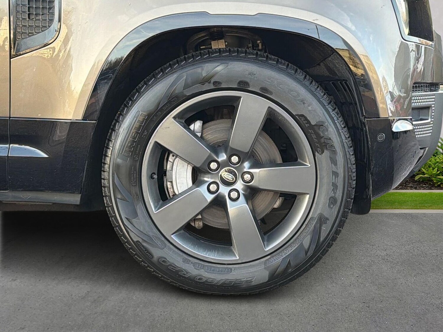 Used Land Rover Defender 2023 for sale - 77488137: Photo 8