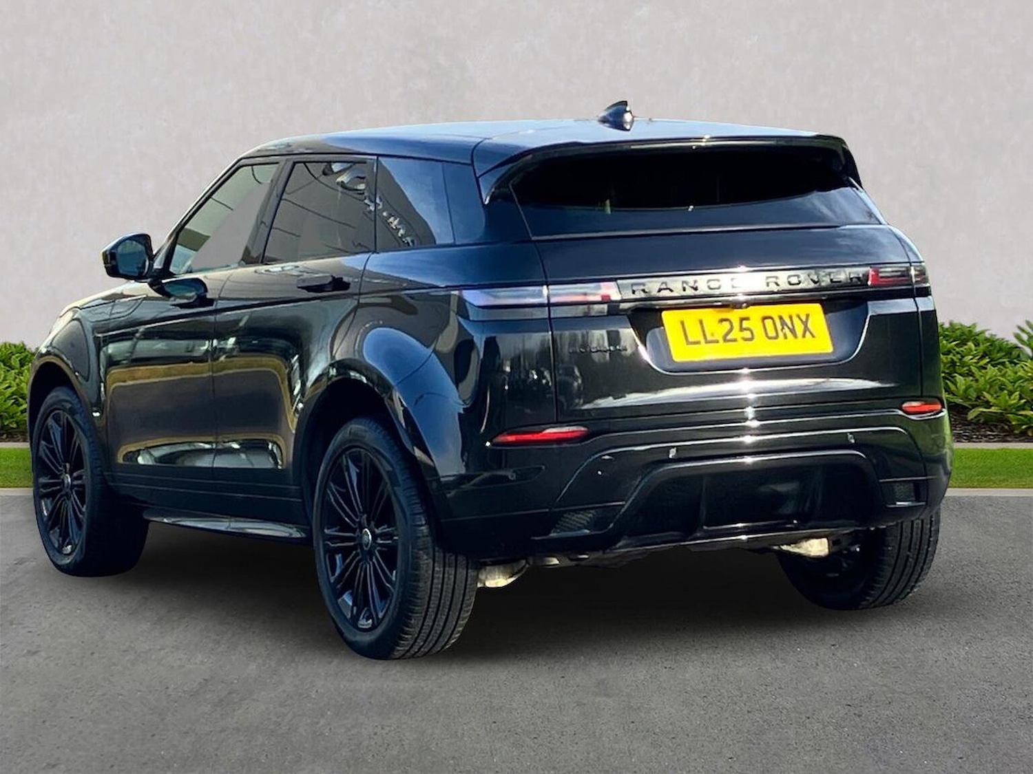 Used Land Rover Range Rover Evoque 2025 for sale - 77807304: Photo 2