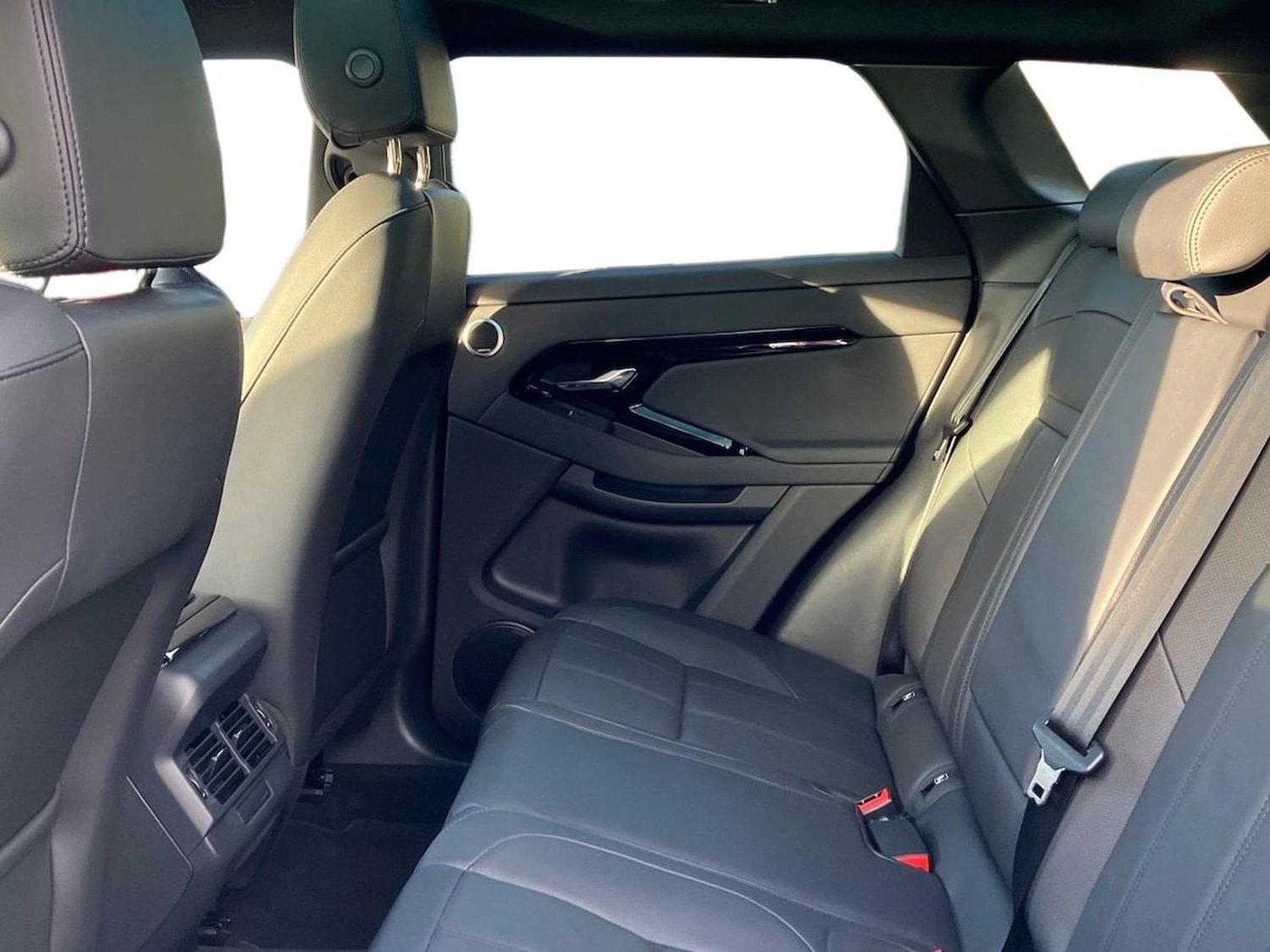 Used Land Rover Range Rover Evoque 2025 for sale - 77807304: Photo 4