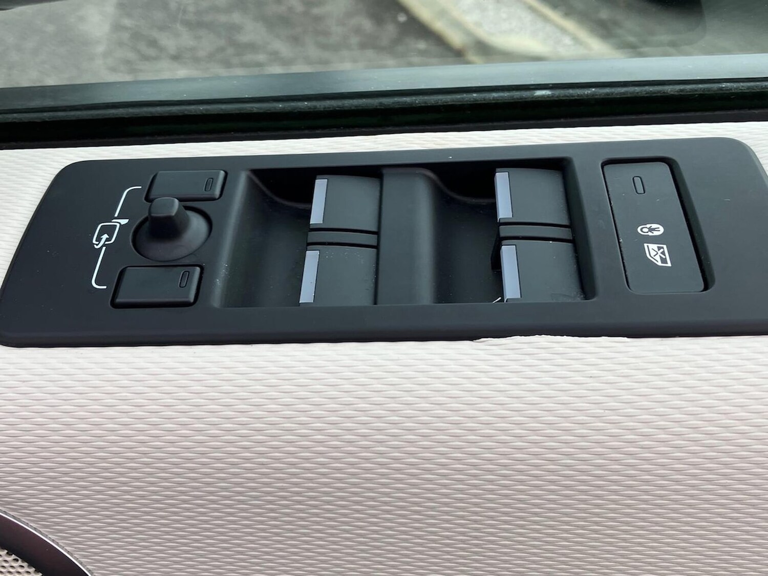 Used Land Rover Discovery 2023 for sale - 76547753: Photo 32