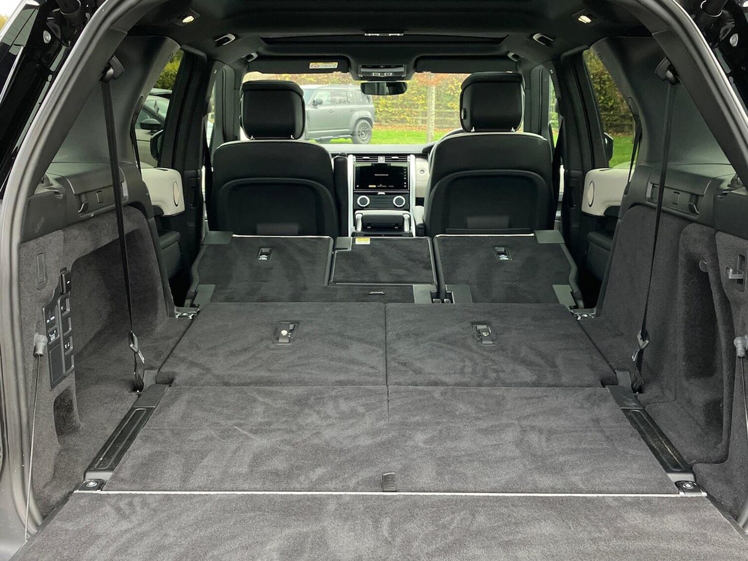 Used Land Rover Discovery 2023 for sale - 76547753: Photo 40