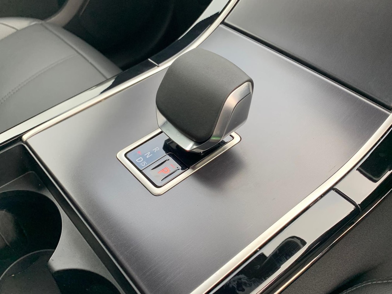 Used Land Rover Range Rover Velar 2025 for sale - 76403448: Photo 13