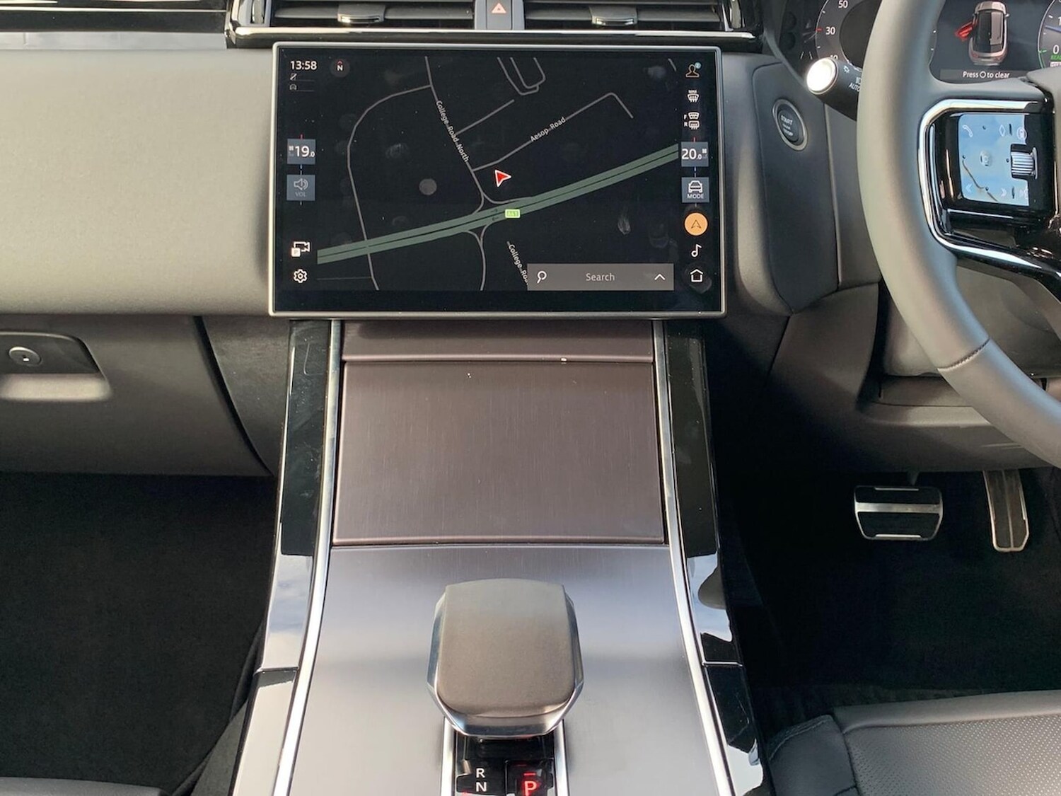 Used Land Rover Range Rover Velar 2025 for sale - 76403448: Photo 14