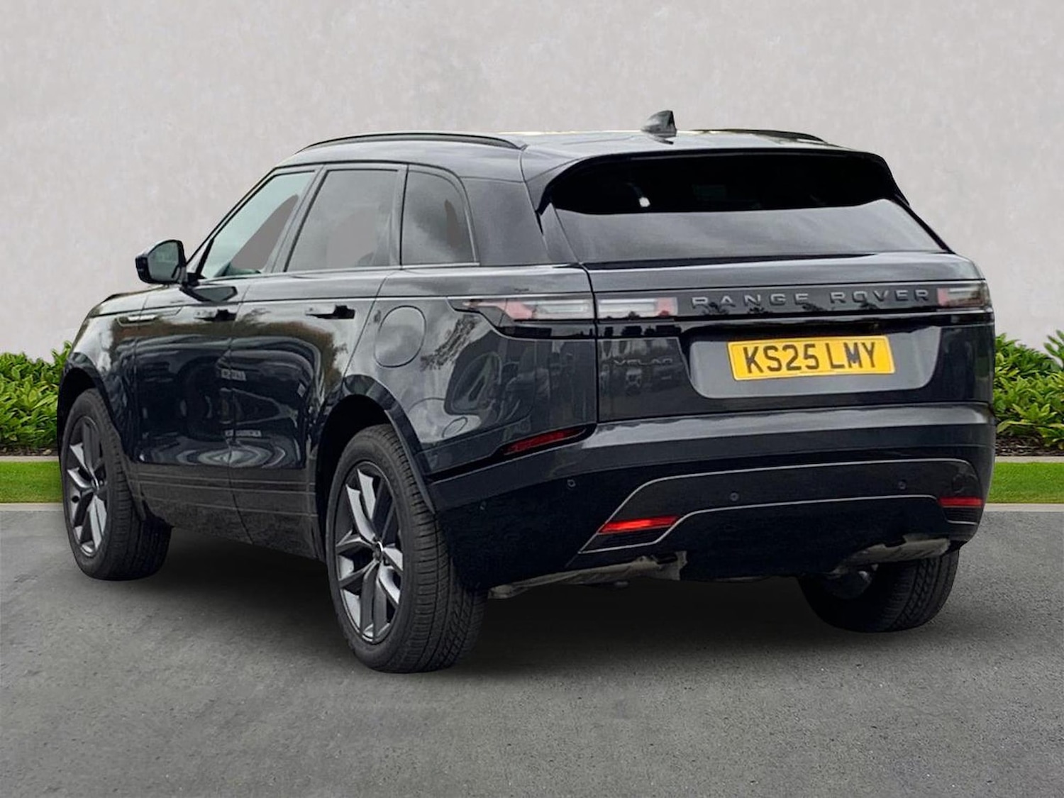 Used Land Rover Range Rover Velar 2025 for sale - 76403448: Photo 2