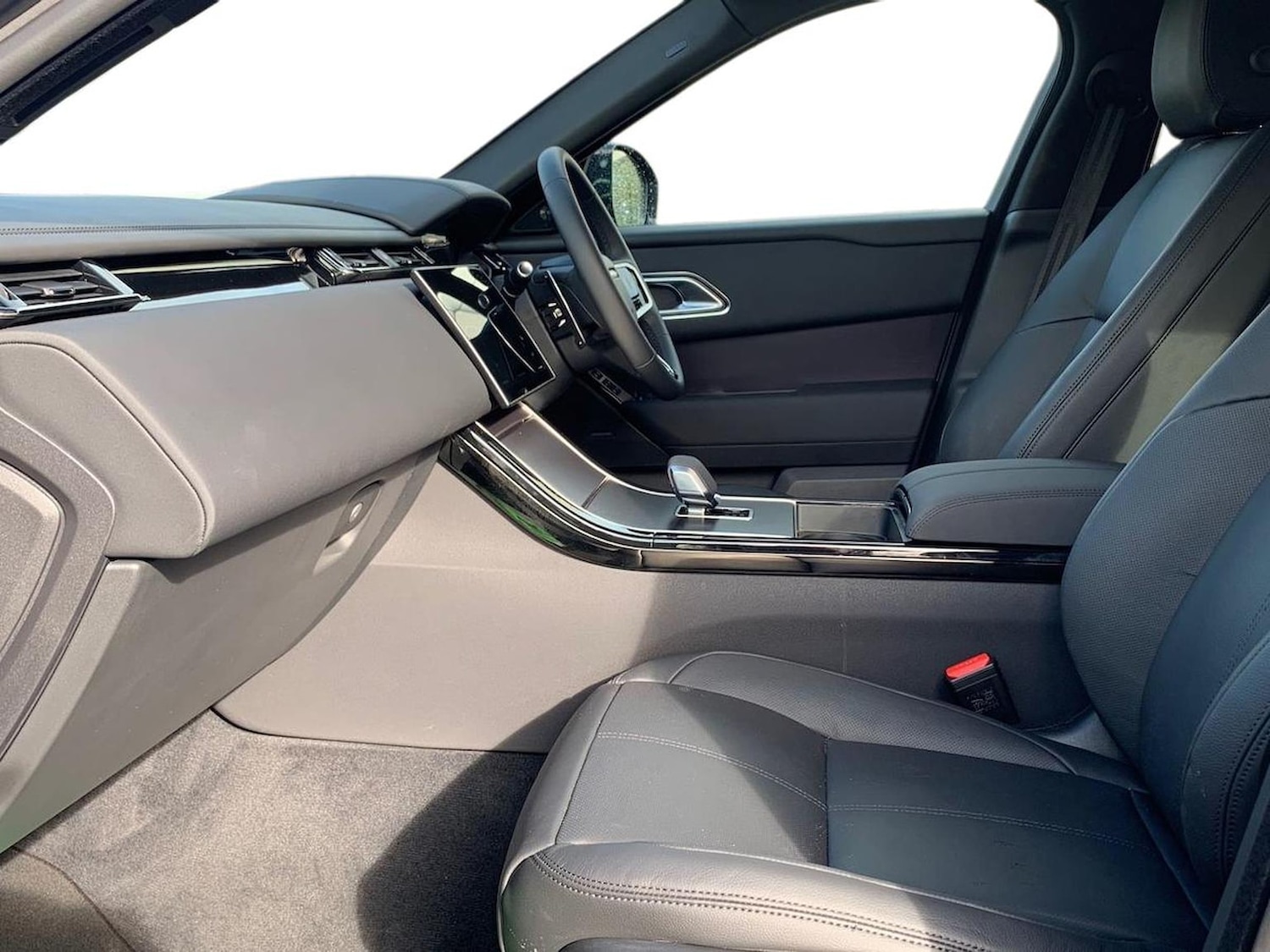 Used Land Rover Range Rover Velar 2025 for sale - 76403448: Photo 3