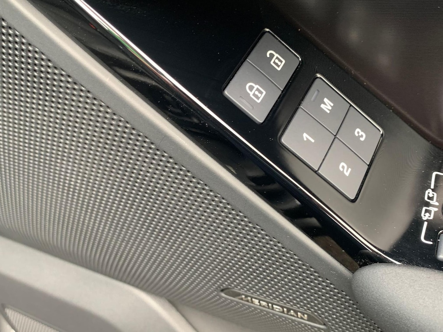 Used Land Rover Range Rover Velar 2025 for sale - 76403448: Photo 30