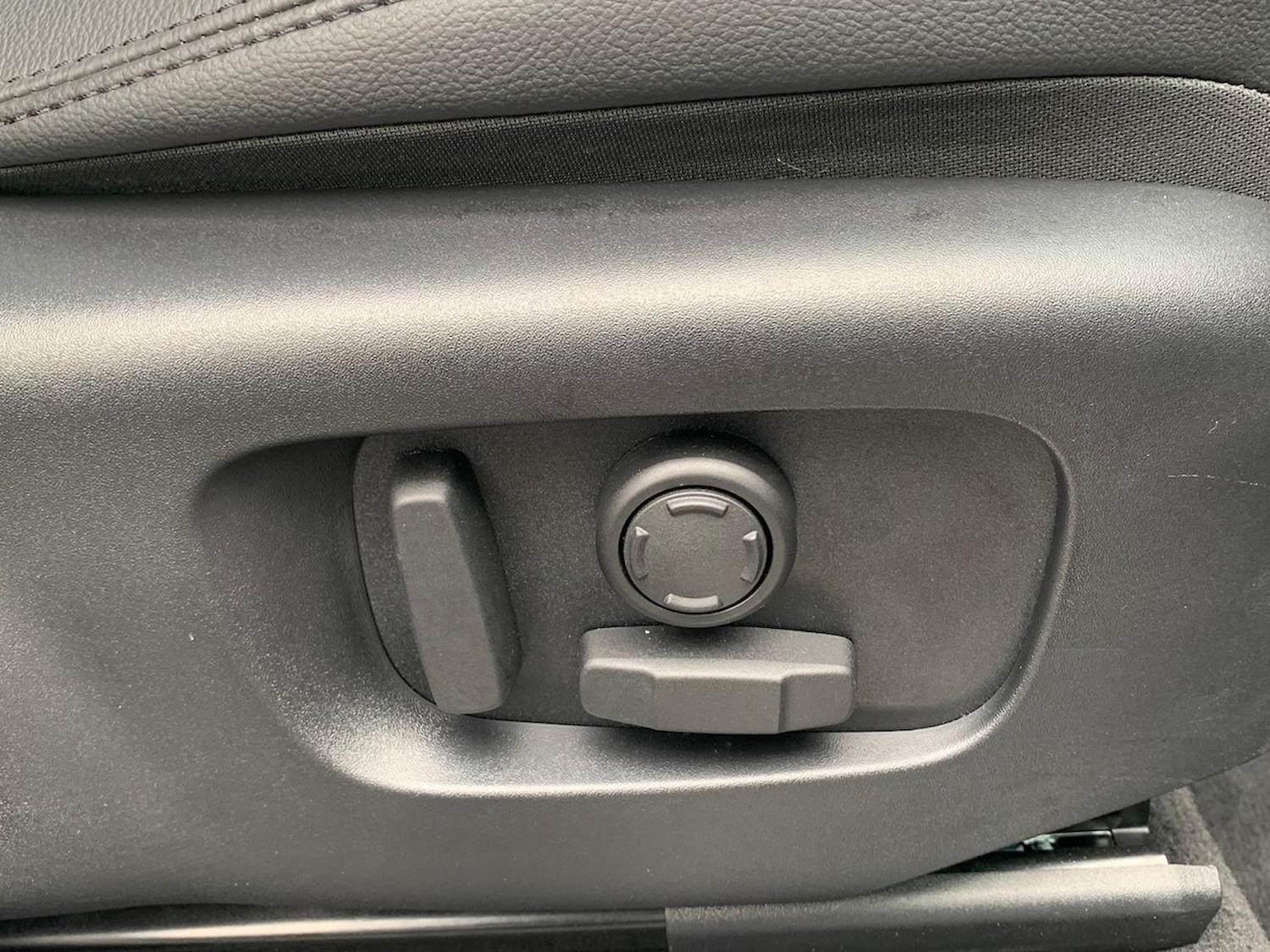 Used Land Rover Range Rover Velar 2025 for sale - 76403448: Photo 31