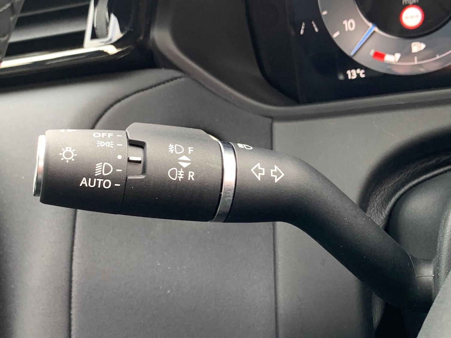 Used Land Rover Range Rover Velar 2025 for sale - 76403448: Photo 32