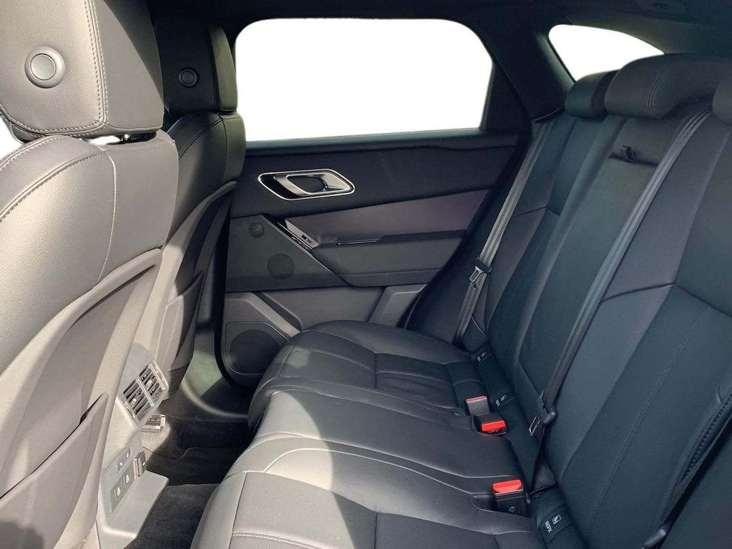 Used Land Rover Range Rover Velar 2025 for sale - 76403448: Photo 4