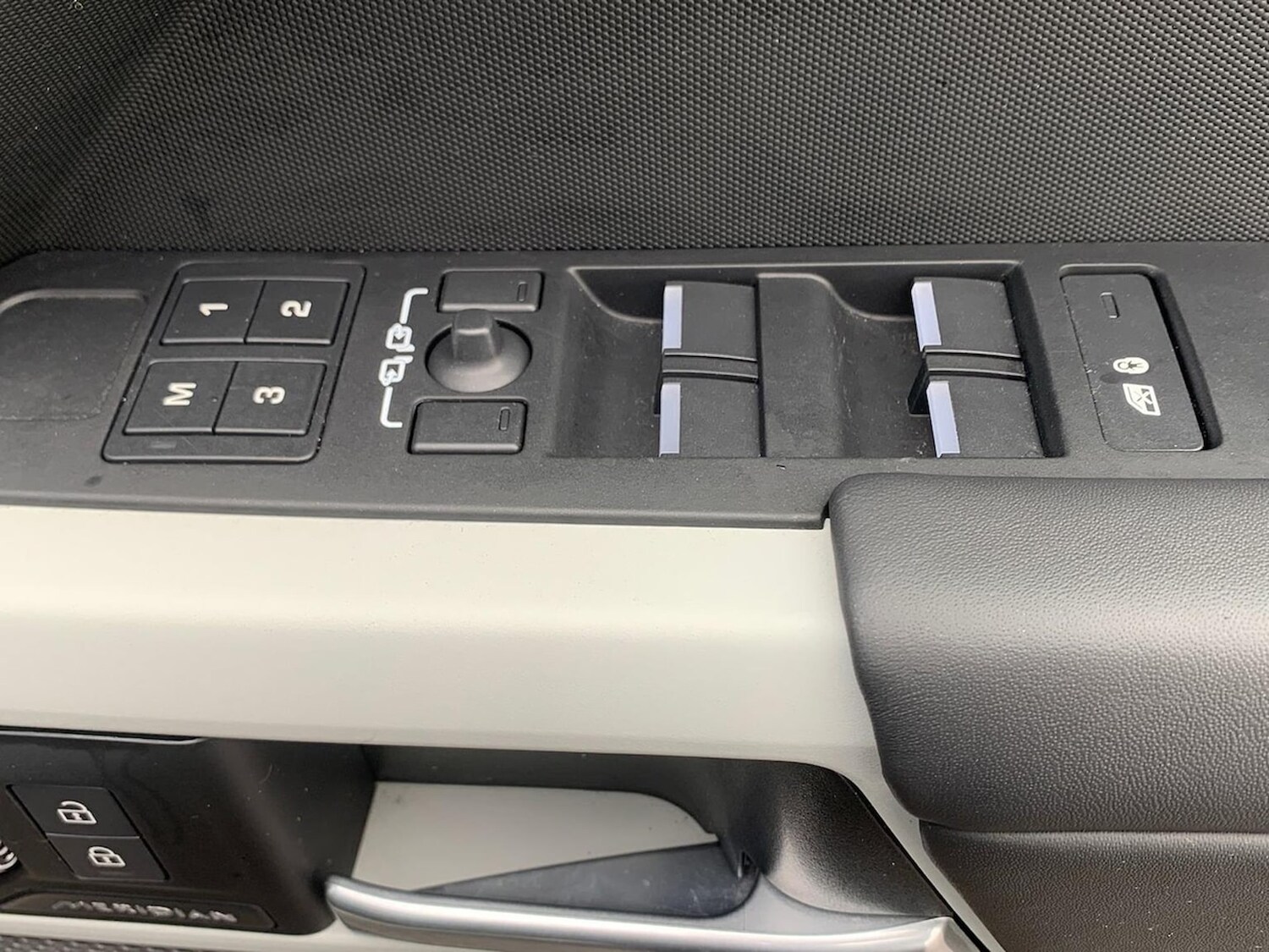 Used Land Rover Defender 2024 for sale - 75956584: Photo 25