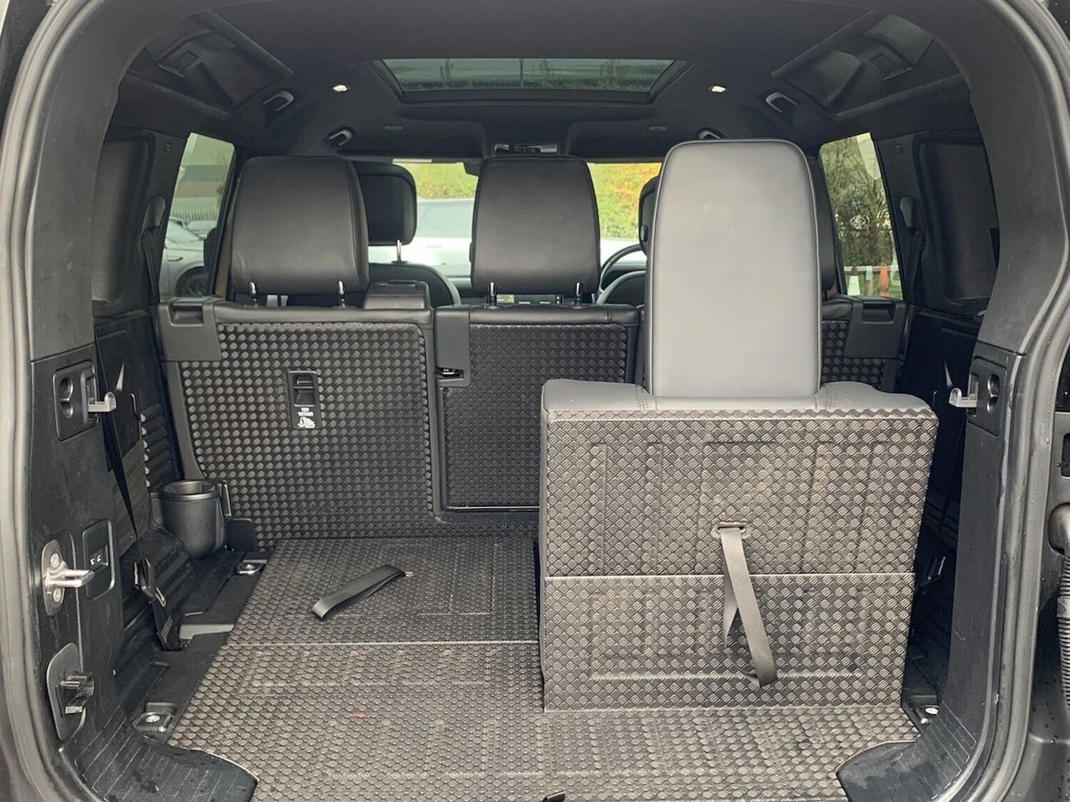 Used Land Rover Defender 2024 for sale - 75956584: Photo 31