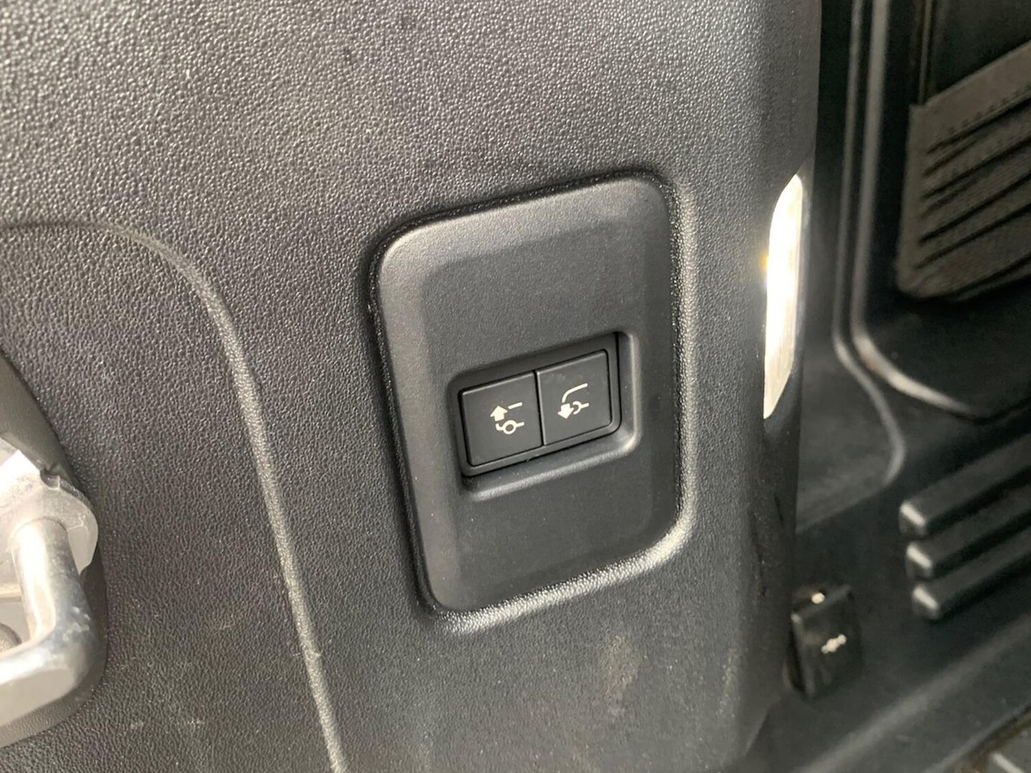 Used Land Rover Defender 2024 for sale - 75956584: Photo 32